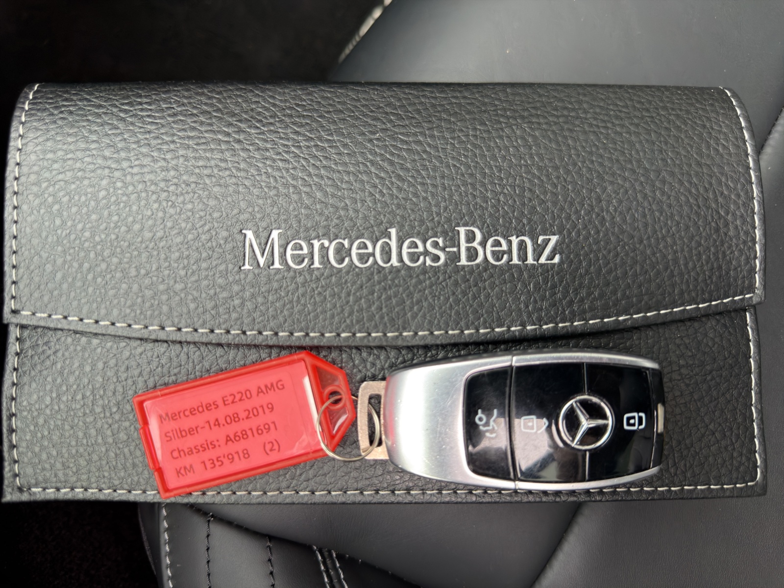 MERCEDES-BENZ E 220d Swiss Star AMG Line 4Matic 9G-Tronic-image-24