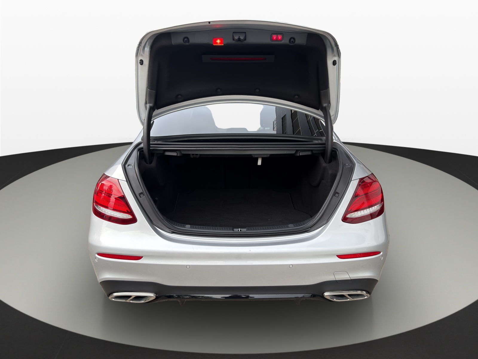 MERCEDES-BENZ E 220d Swiss Star AMG Line 4Matic 9G-Tronic-image-19
