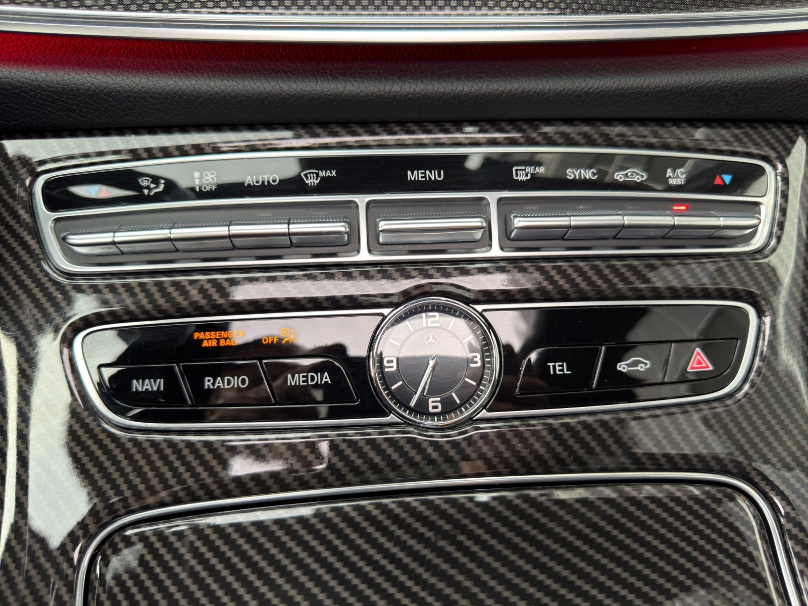 MERCEDES-BENZ E 220d Swiss Star AMG Line 4Matic 9G-Tronic-image-23