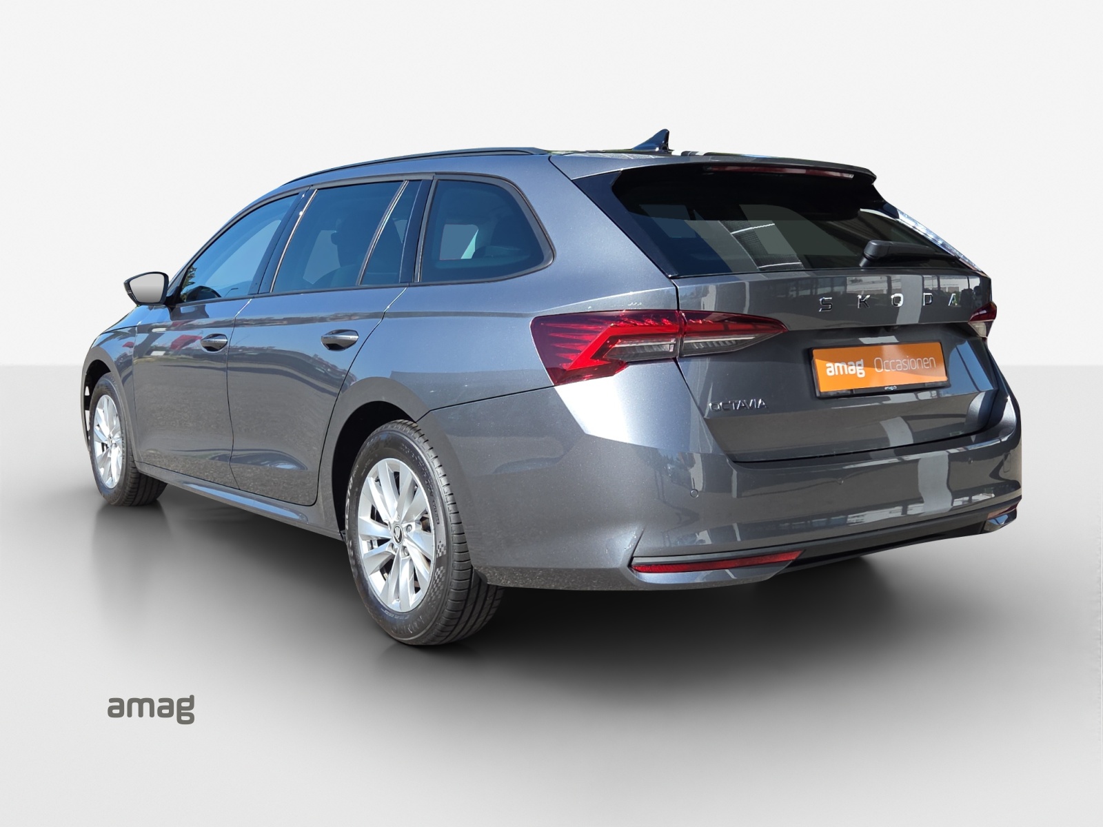 SKODA Octavia Combi 2.0 TDI DSG Selection-image-2
