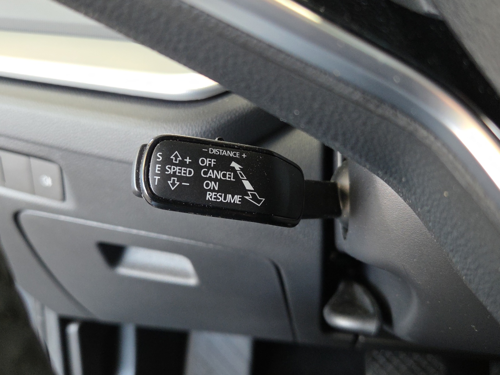 SKODA Octavia Combi 2.0 TDI DSG Selection-image-14