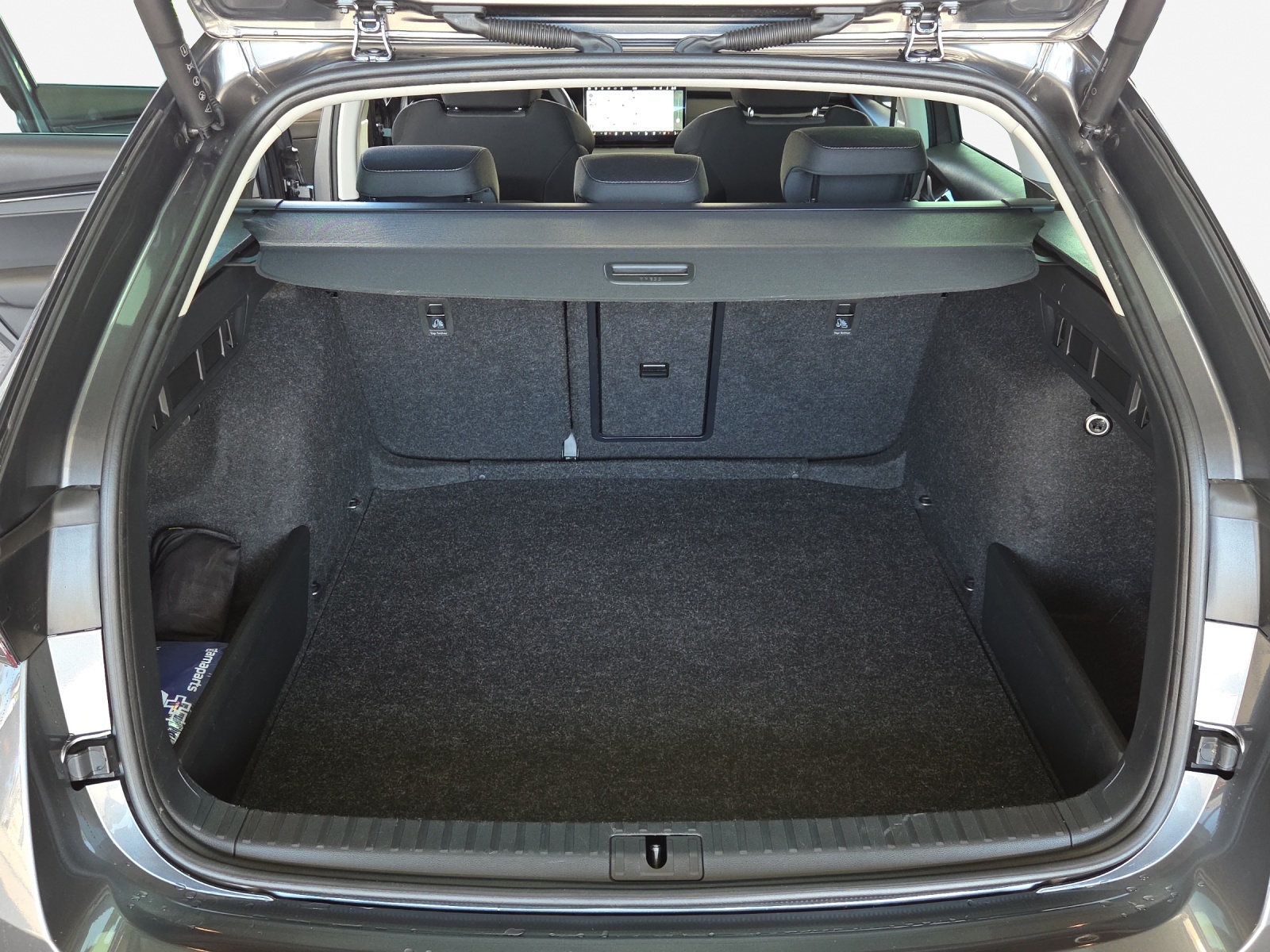 SKODA Octavia Combi 2.0 TDI DSG Selection-image-12