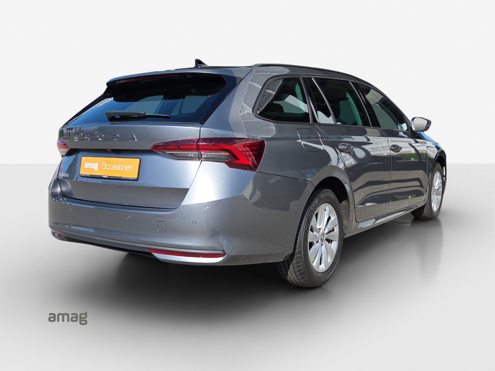 SKODA Octavia Combi 2.0 TDI DSG Selection-image-4