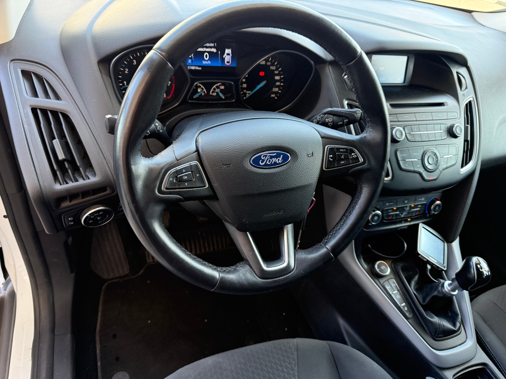 FORD Focus 1.0 SCTi Titanium-image-11