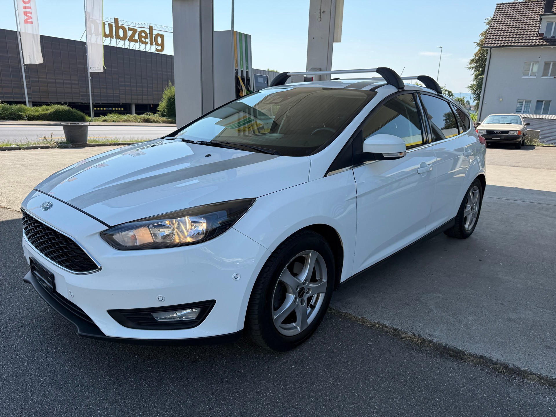 FORD Focus 1.0 SCTi Titanium-image-1