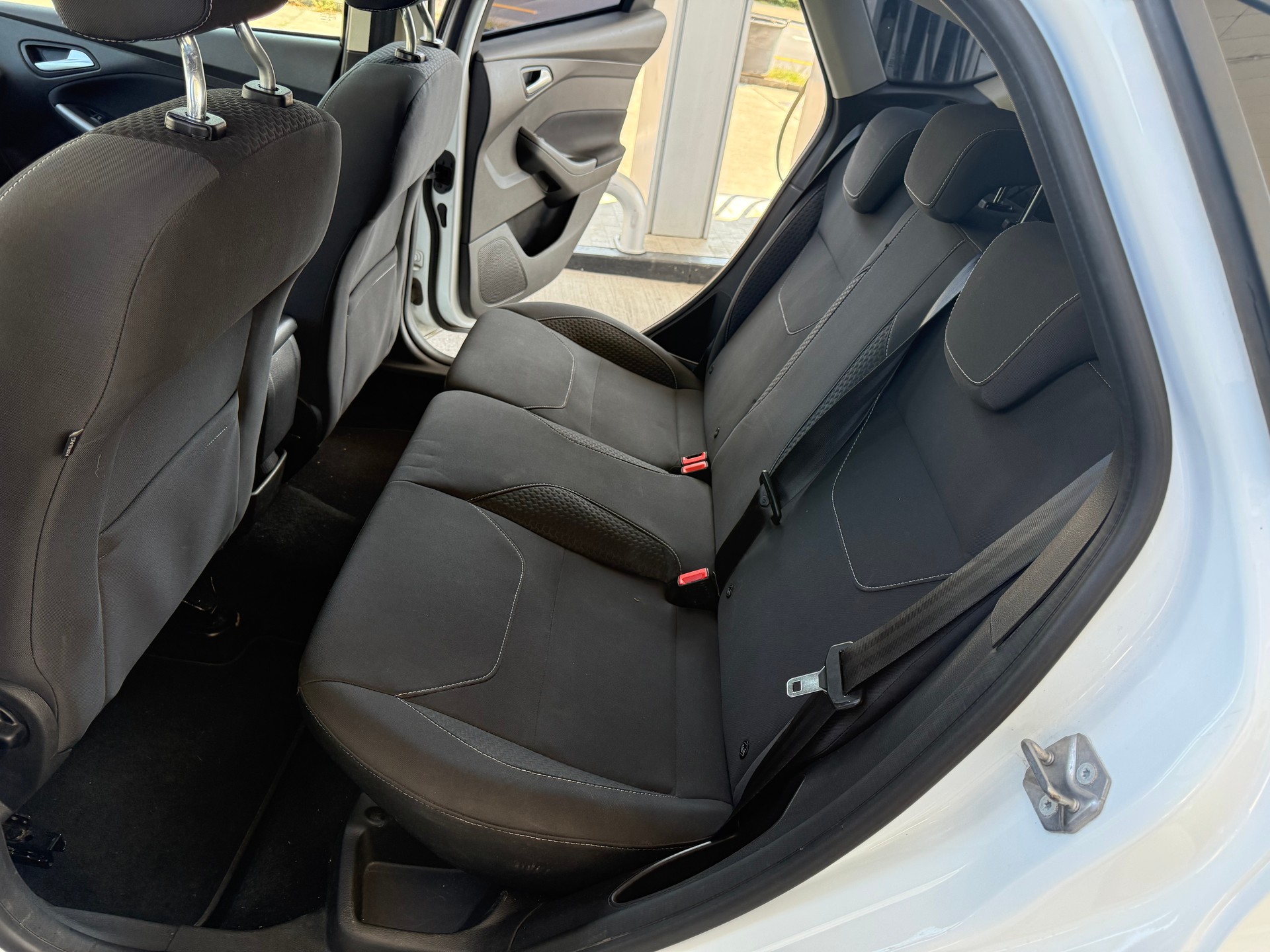 FORD Focus 1.0 SCTi Titanium-image-10
