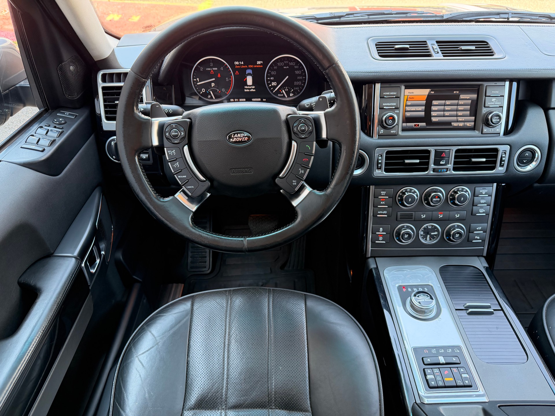 LAND ROVER Range Rover 4.4 TDV8 Vogue Automatic-image-12