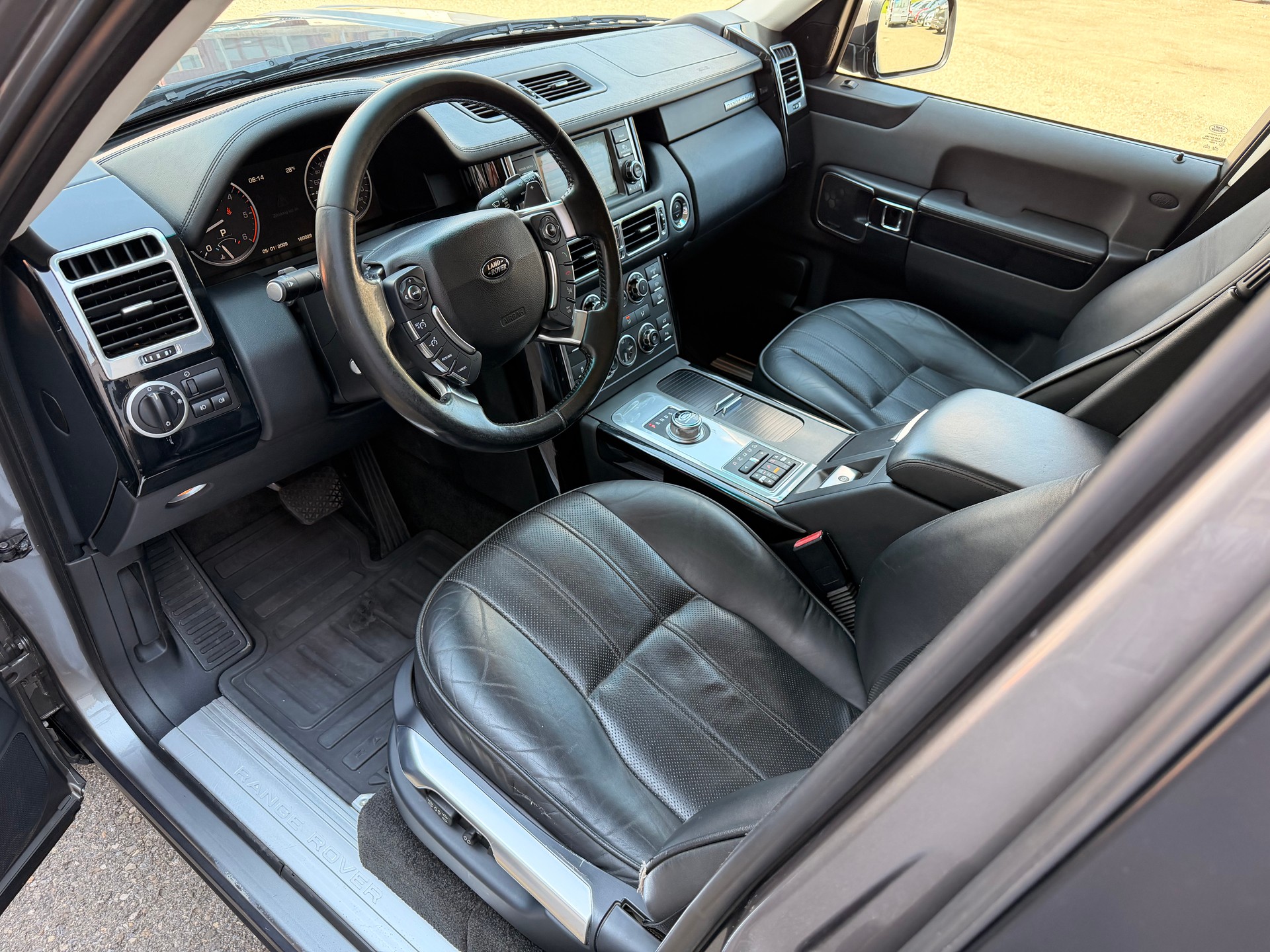 LAND ROVER Range Rover 4.4 TDV8 Vogue Automatic-image-8