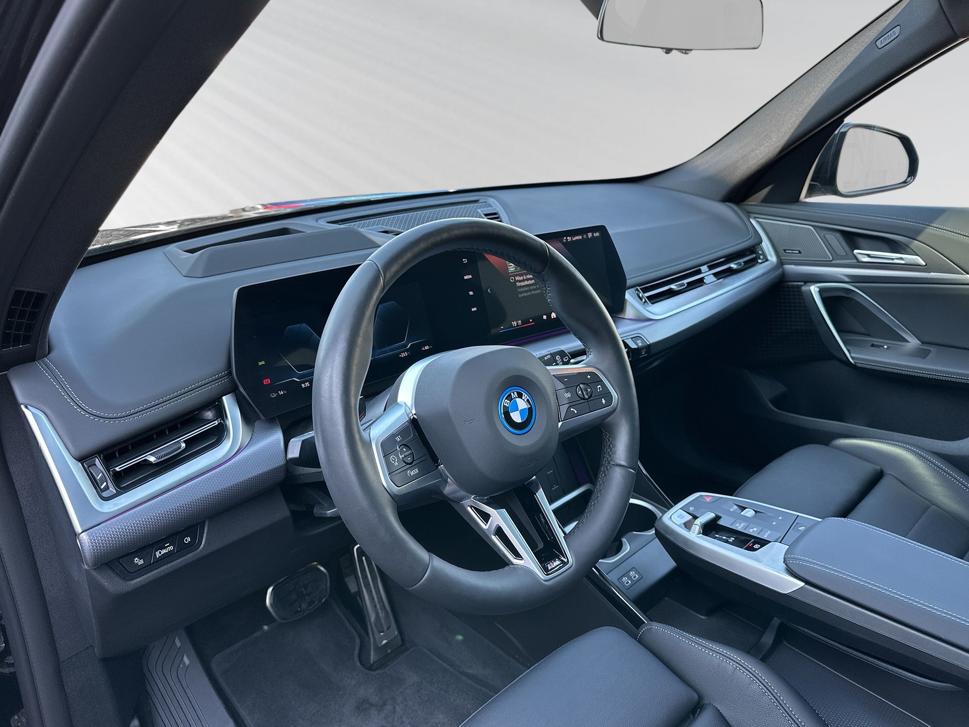 BMW iX1 xDrive 30 M Sport Pro-image-3