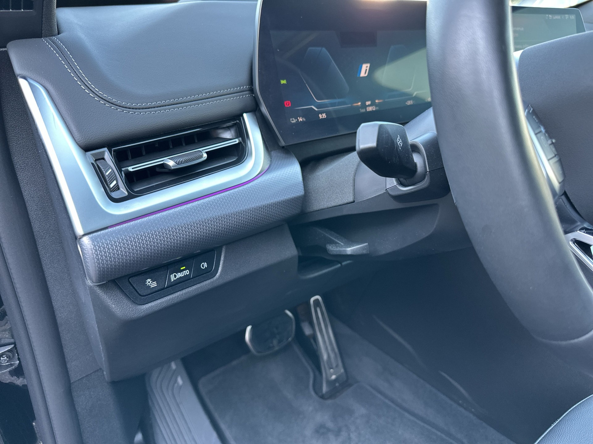 BMW iX1 xDrive 30 M Sport Pro-image-19