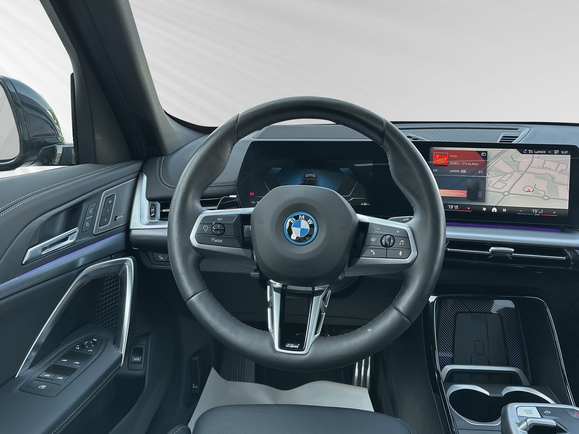 BMW iX1 xDrive 30 M Sport Pro-image-4