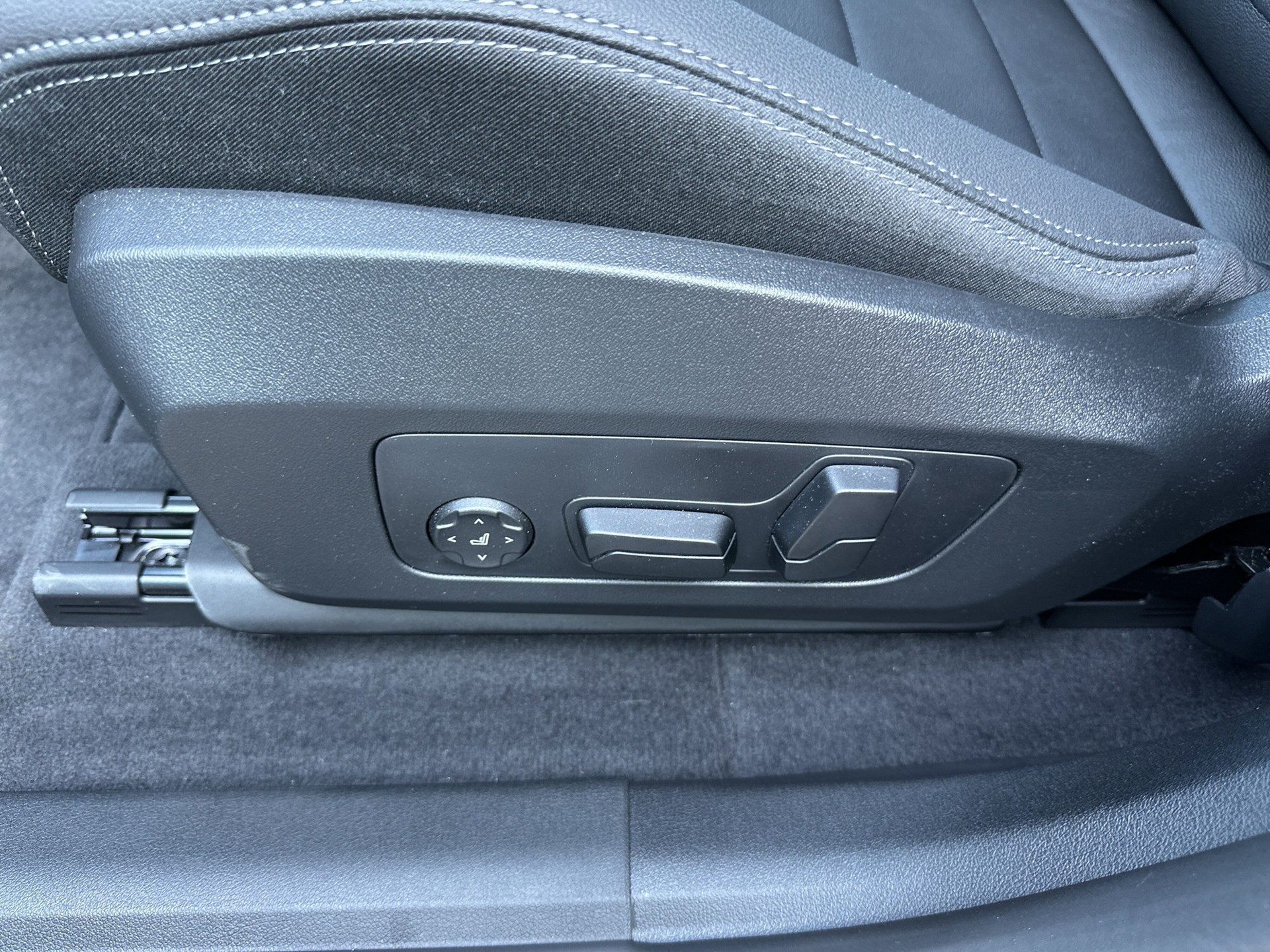 BMW iX1 xDrive 30 M Sport Pro-image-18