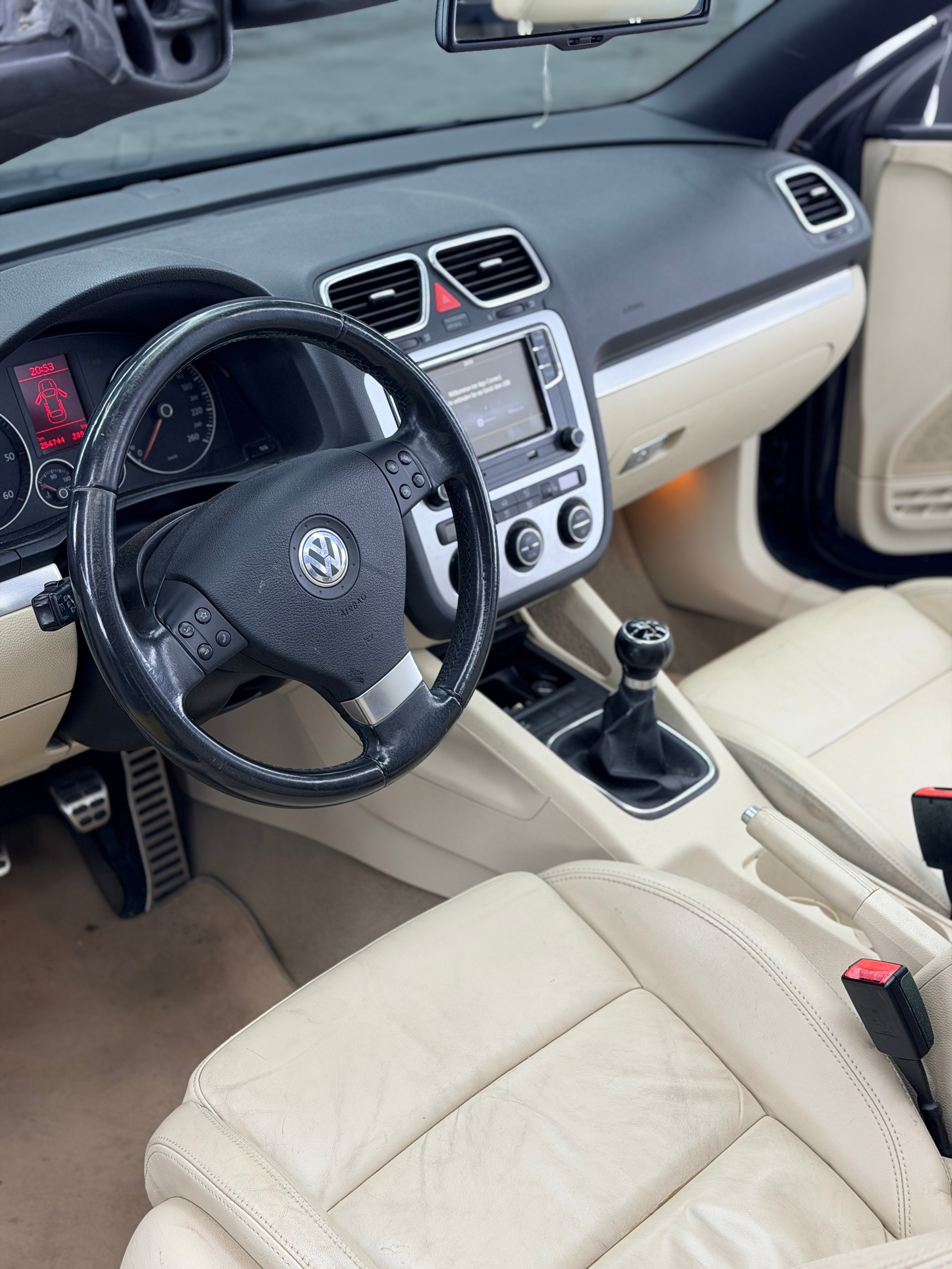 VW Eos 2.0 TDI-image-8