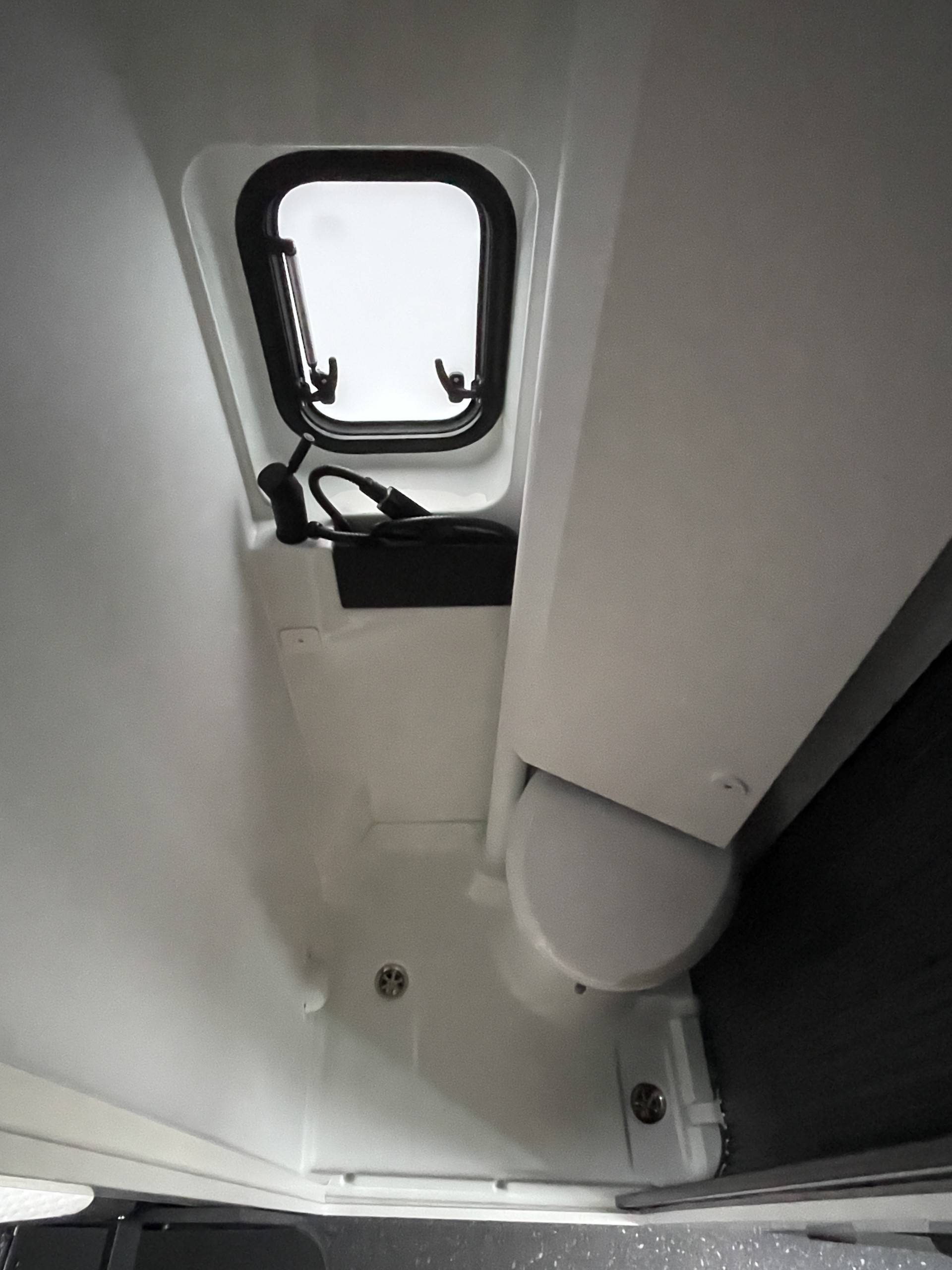 ADRIA Twin 600 SLB-image-9