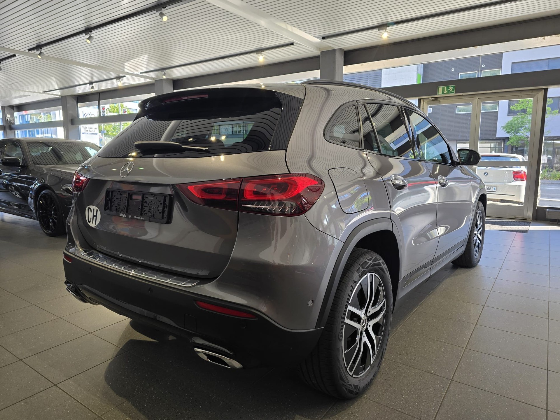 MERCEDES-BENZ GLA 250e Progressive 8G-DCT-image-3