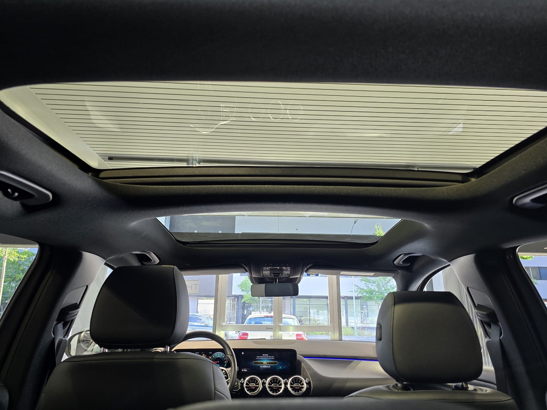 MERCEDES-BENZ GLA 250e Progressive 8G-DCT-image-23