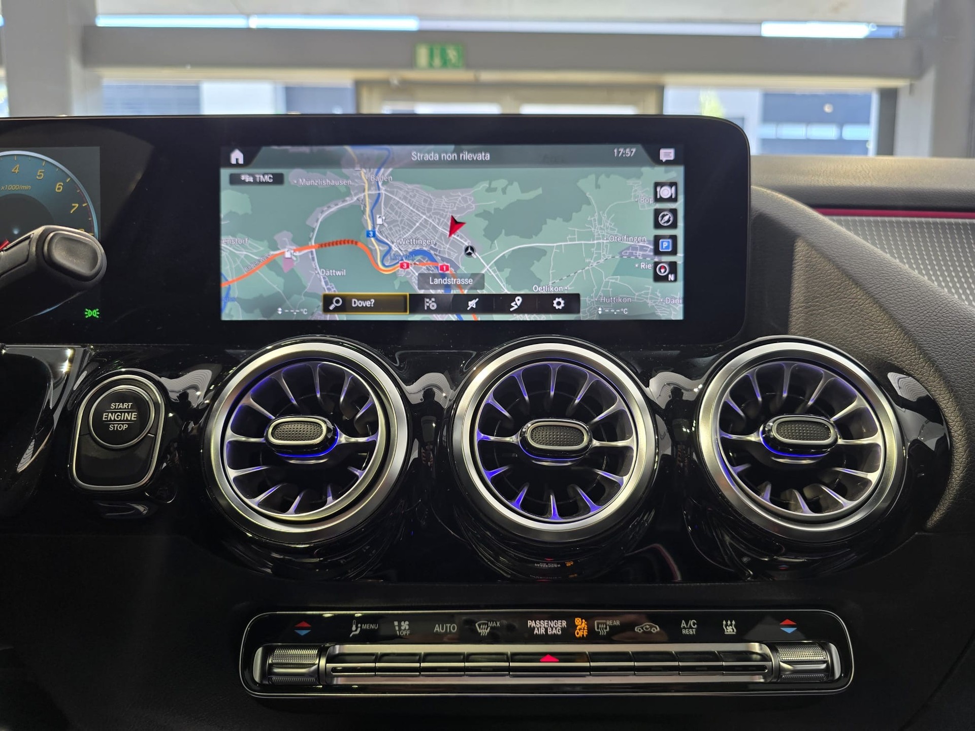 MERCEDES-BENZ GLA 250e Progressive 8G-DCT-image-10