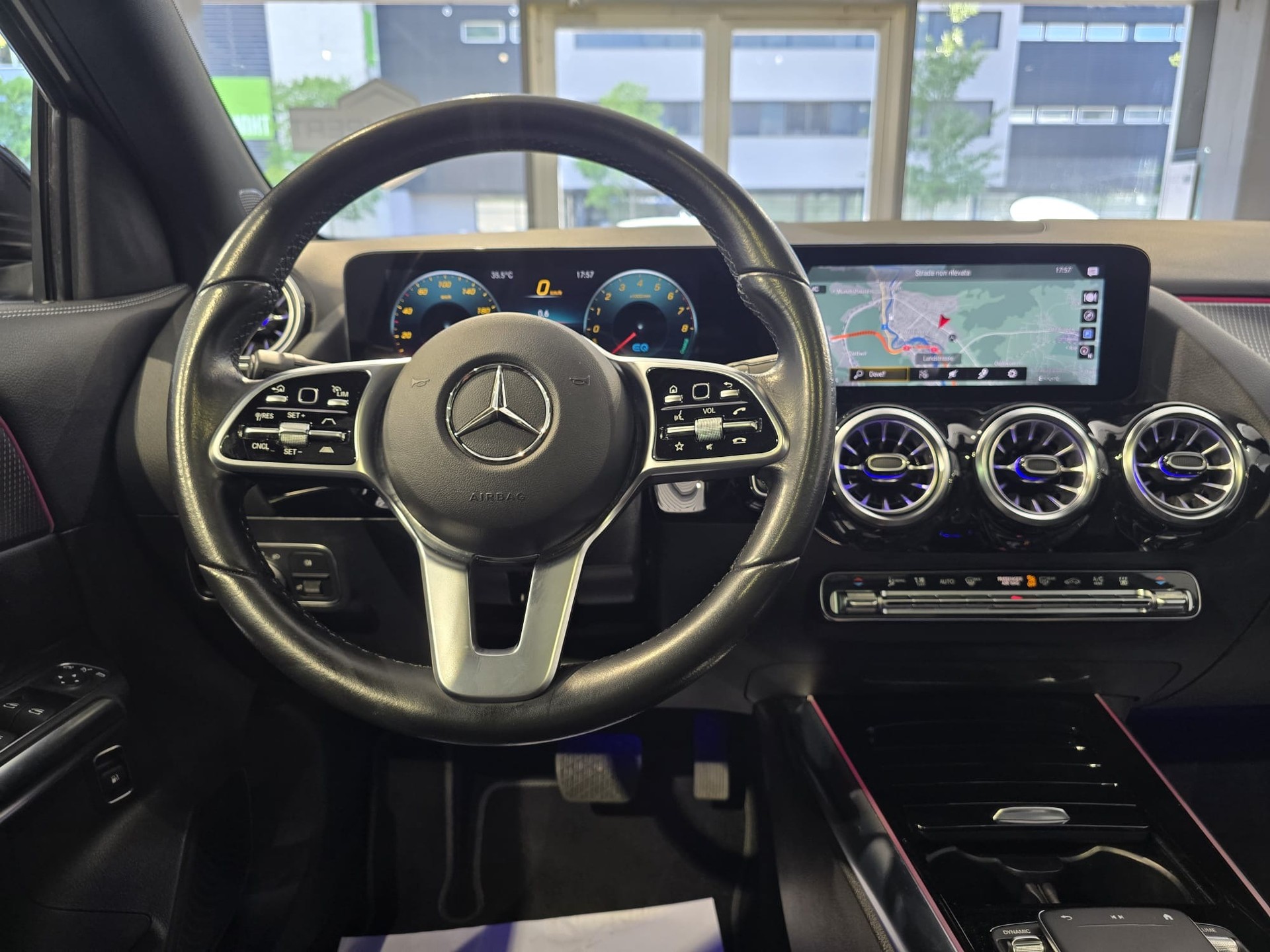 MERCEDES-BENZ GLA 250e Progressive 8G-DCT-image-9