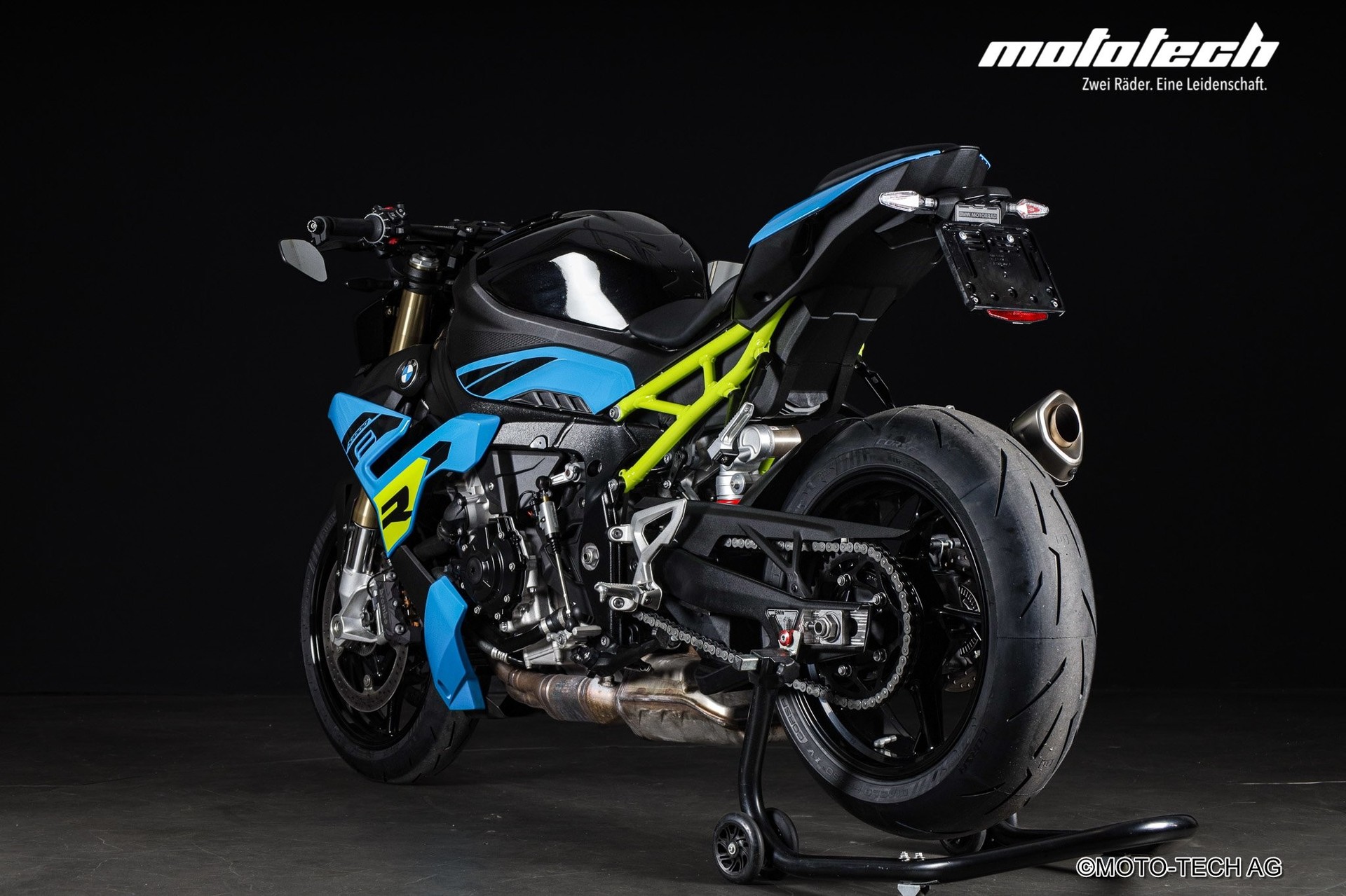 BMW S 1000 R AKRAPOVIC-showroom-element-3