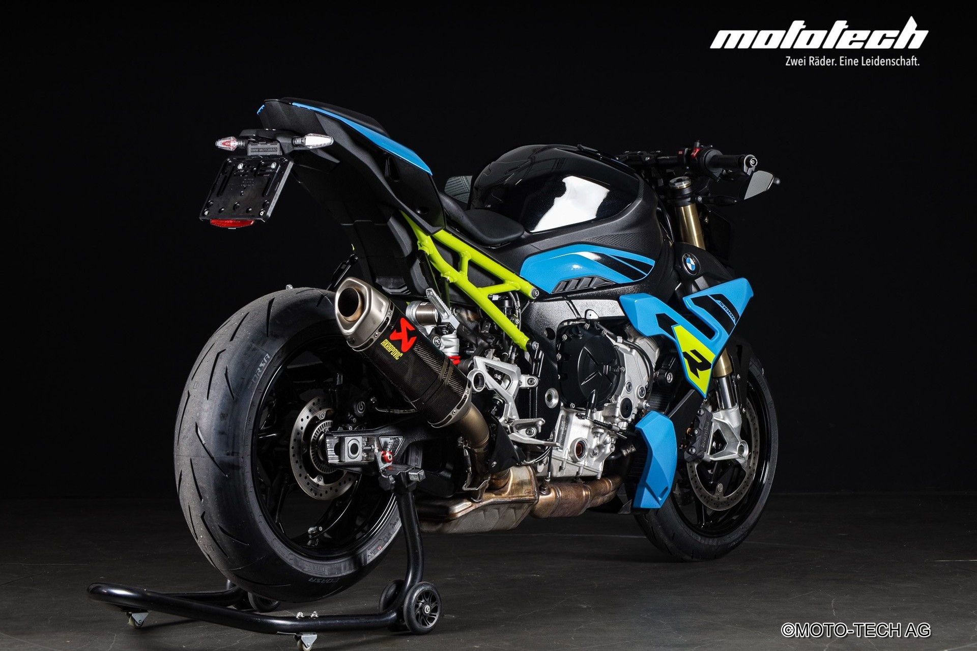 BMW S 1000 R AKRAPOVIC-showroom-element-2