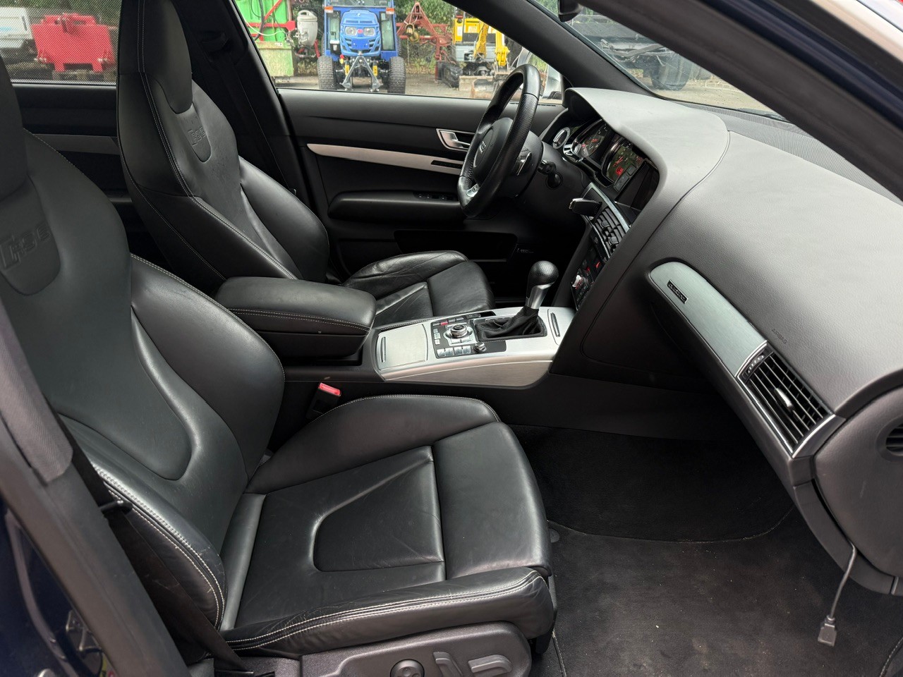 AUDI RS6 Avant 5.0 TFSI V10 quattro tiptronic-image-13