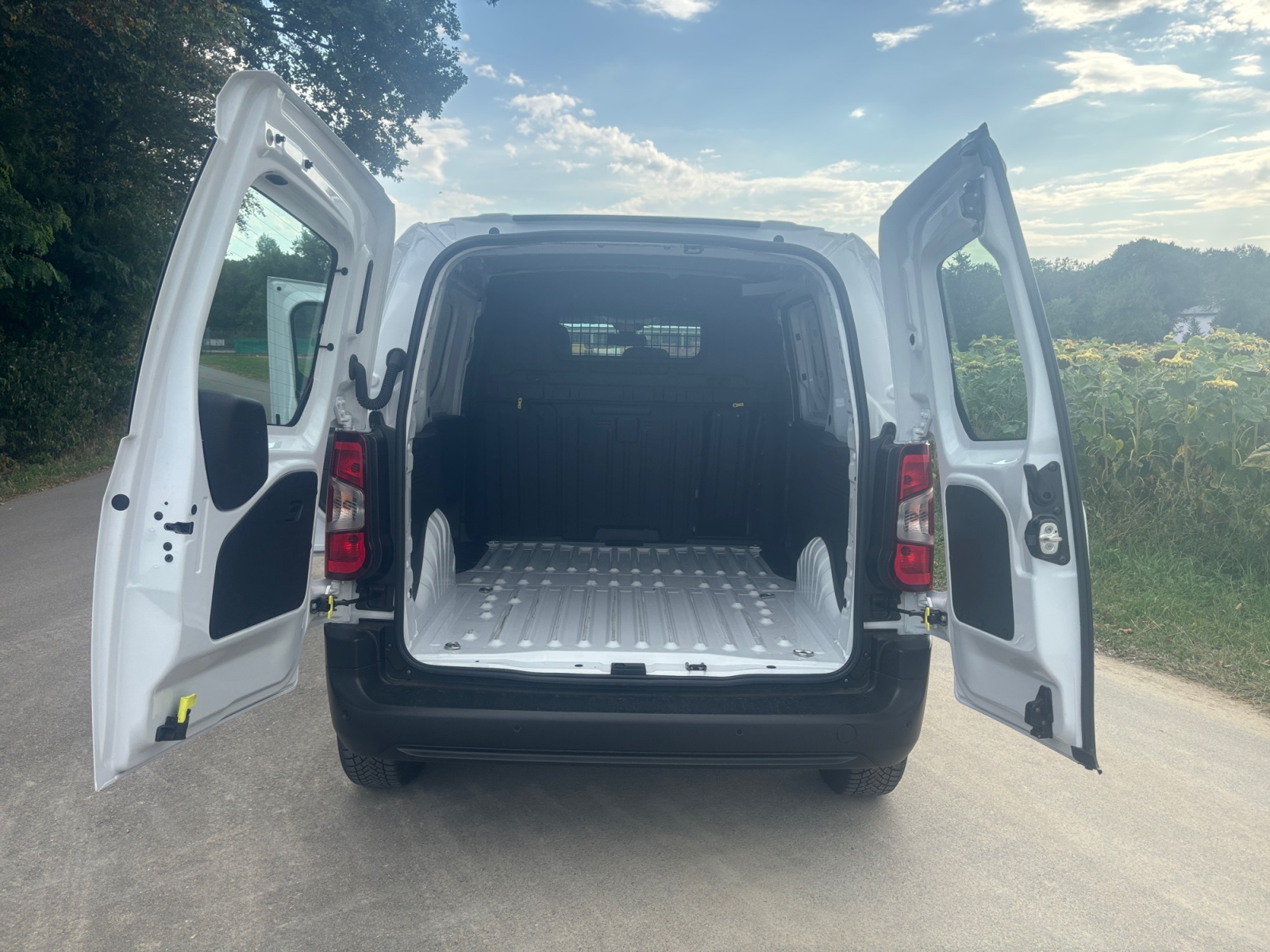 FIAT Doblo 1.5 BlueHDi L1 1000kg Swiss A-image-7