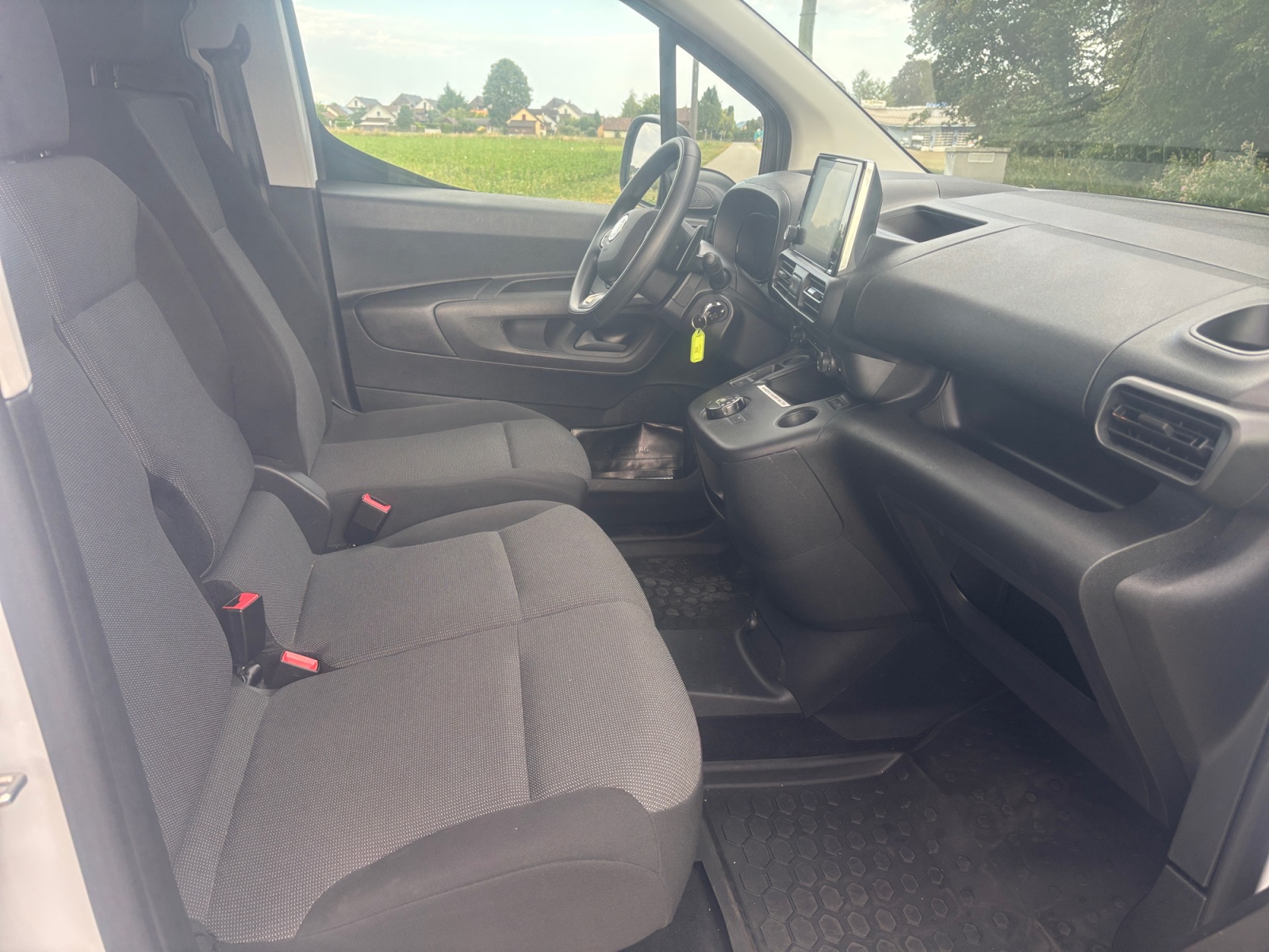 FIAT Doblo 1.5 BlueHDi L1 1000kg Swiss A-image-10