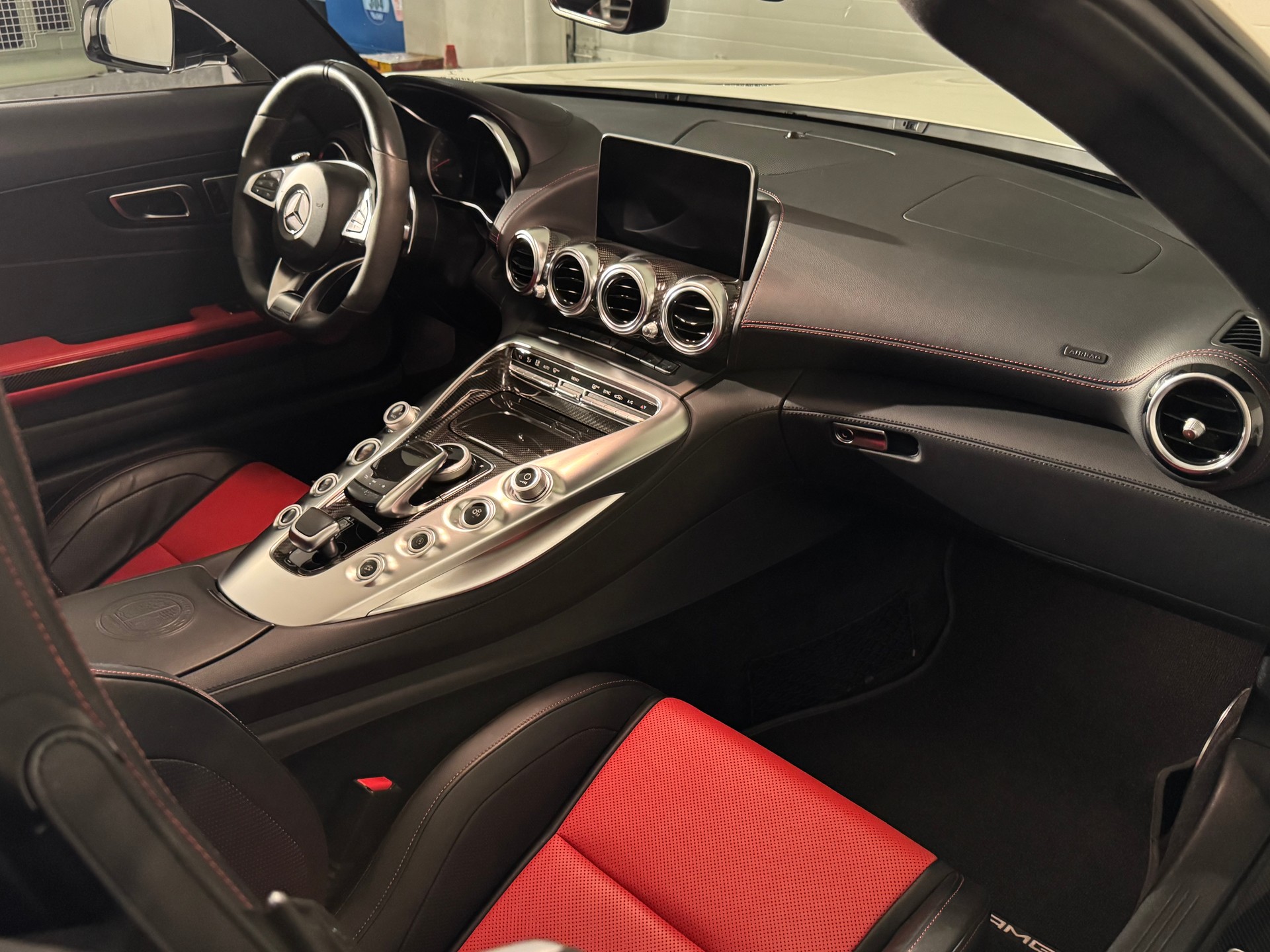 MERCEDES-BENZ AMG GT C Roadster Speedshift DCT-image-24