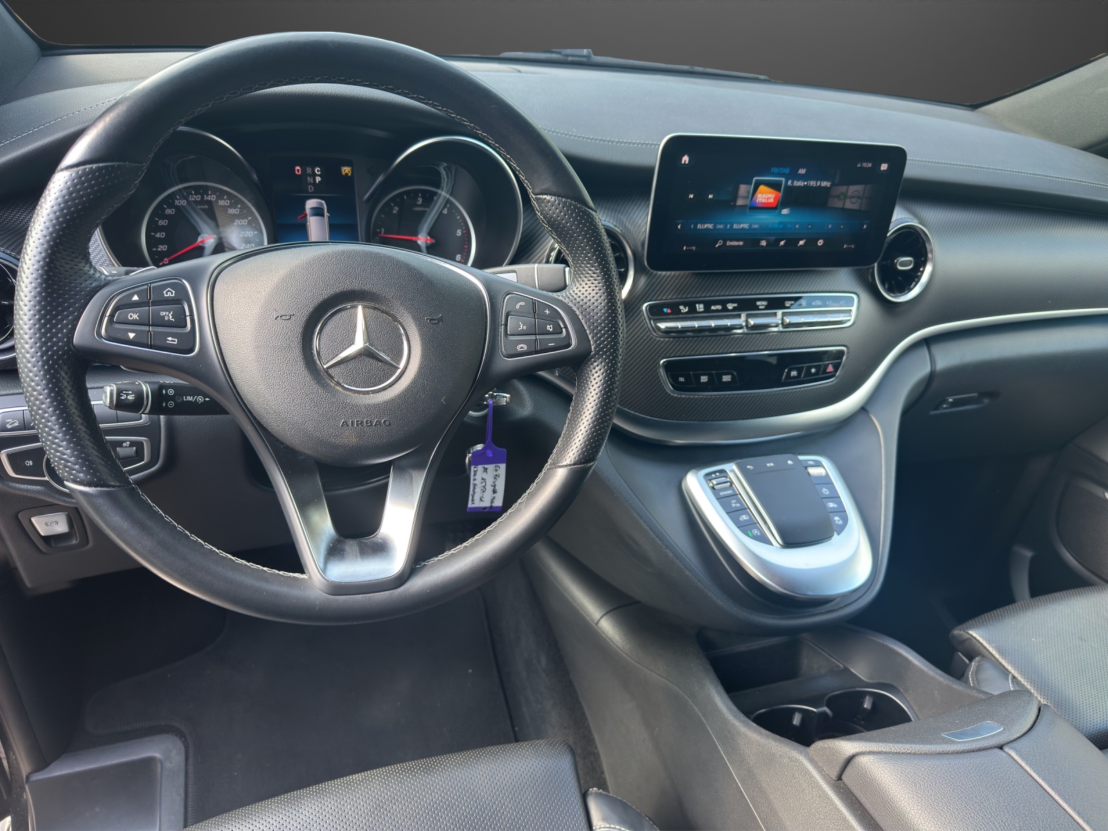 MERCEDES-BENZ V 300 d Swiss Edition kompakt 4Matic 9G-Tronic-image-8