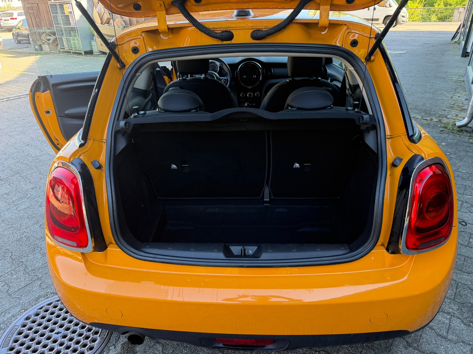 MINI One First Classic Edition-image-10
