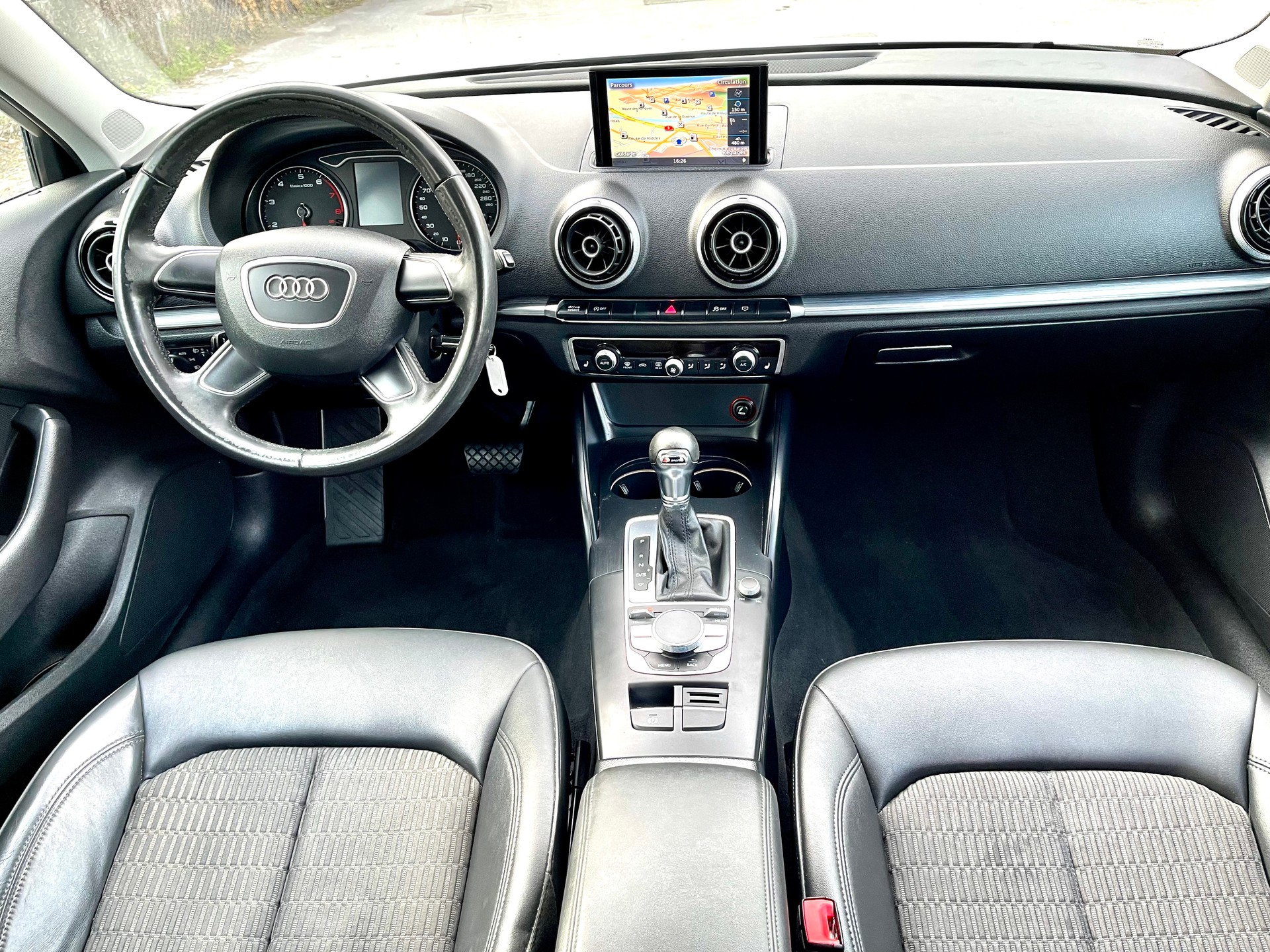 AUDI A3 Sportback 1.8 TFSI Attraction S-tronic-image-1