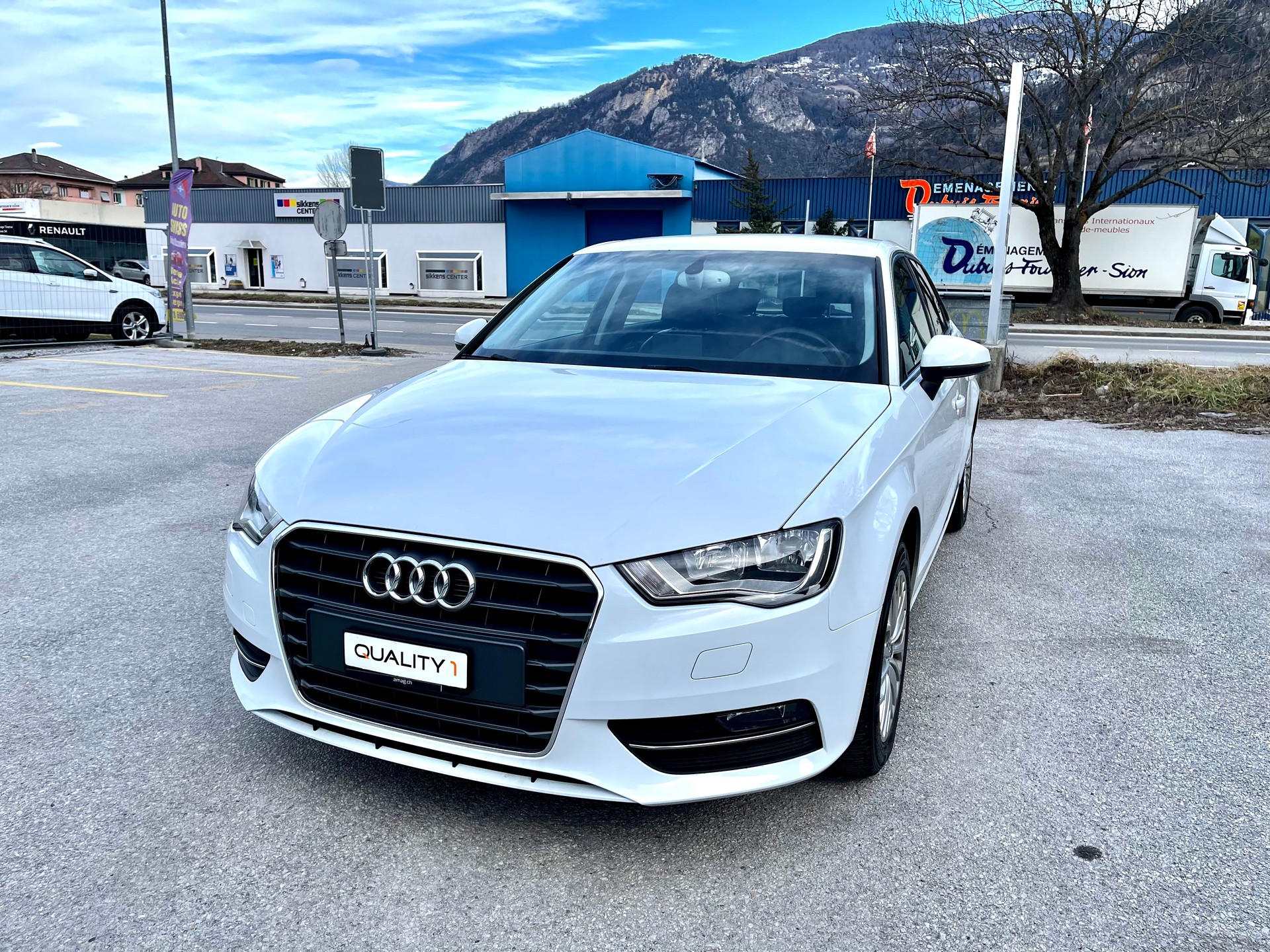 AUDI A3 Sportback 1.8 TFSI Attraction S-tronic-image-2