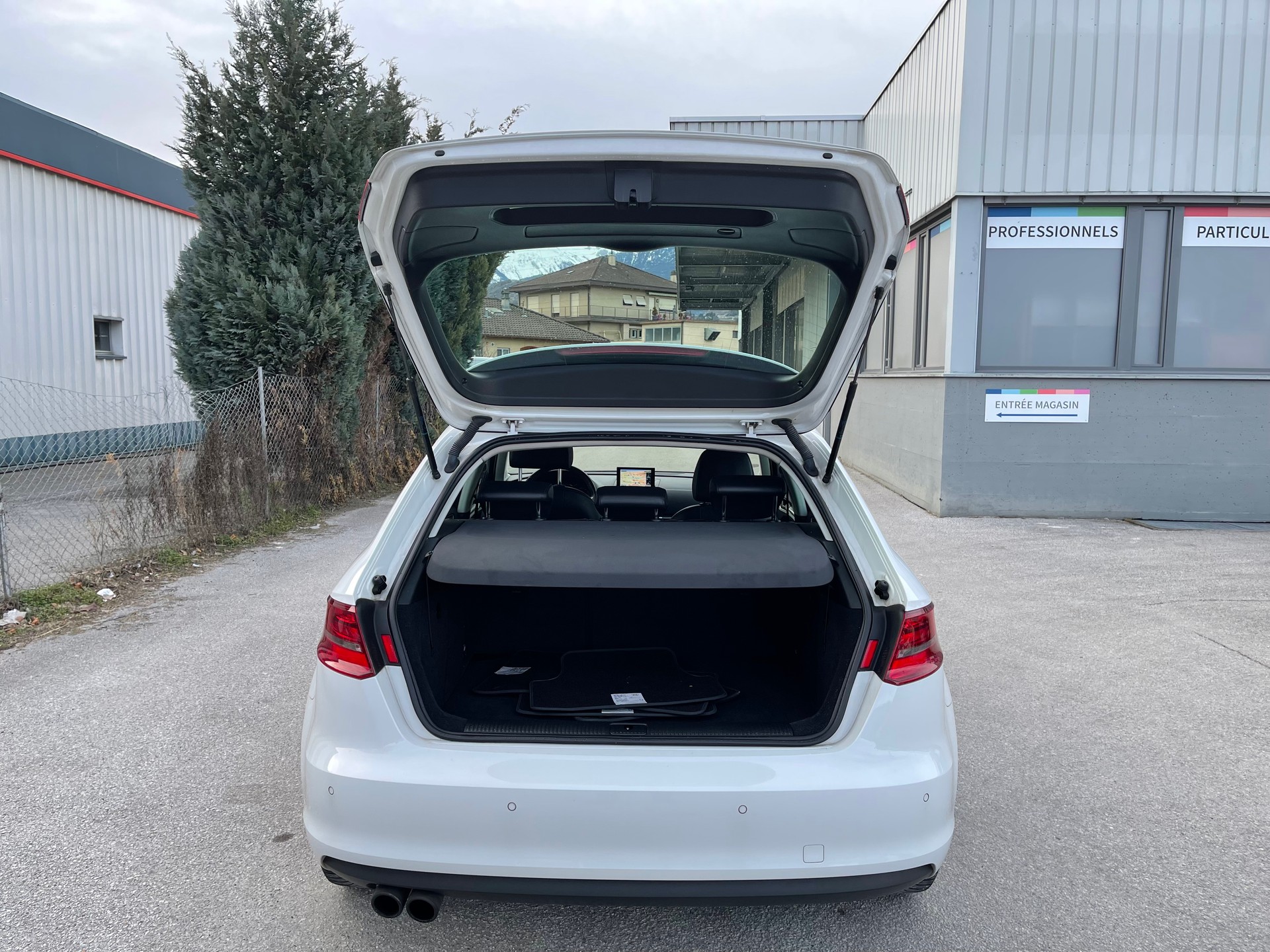 AUDI A3 Sportback 1.8 TFSI Attraction S-tronic-image-26