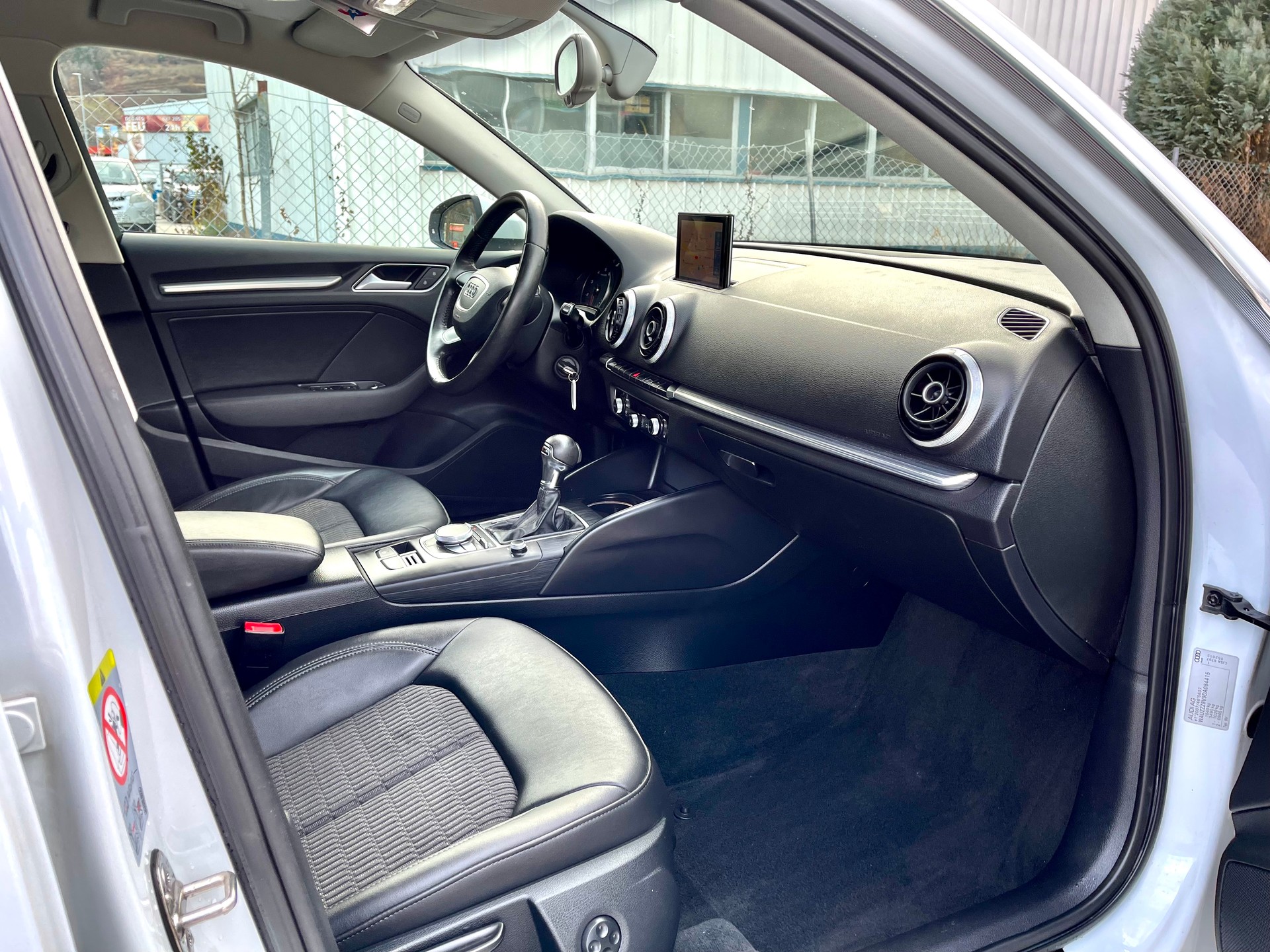 AUDI A3 Sportback 1.8 TFSI Attraction S-tronic-image-3