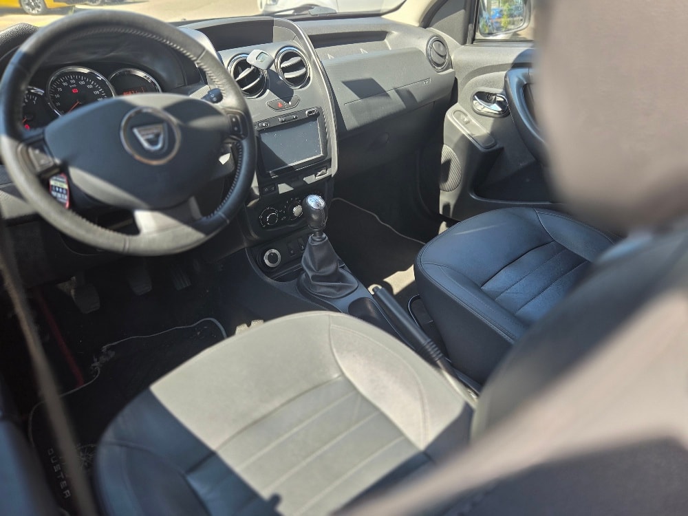 DACIA Duster 1.2 T Urban Explorer 4x4-image-7