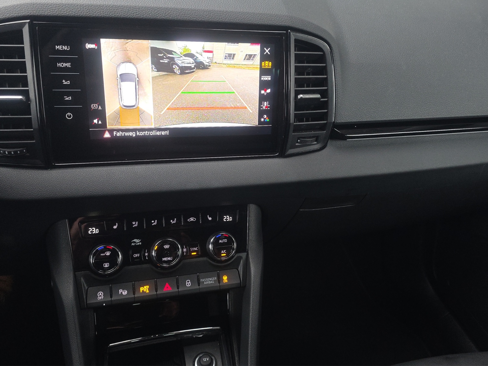SKODA Karoq 2.0 TSI SportLine 4x4 DSG-image-10