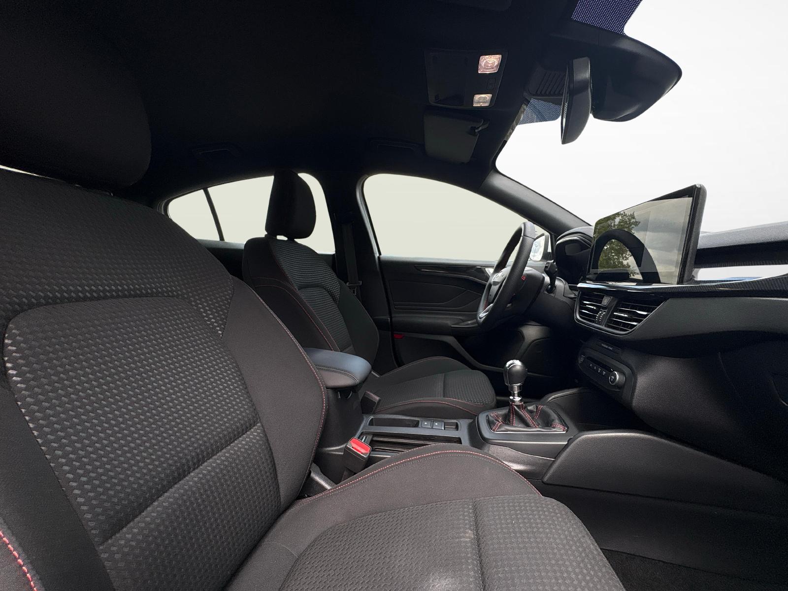 FORD Focus 1.0i EcoB Hybrid 155 ST-Line-image-10