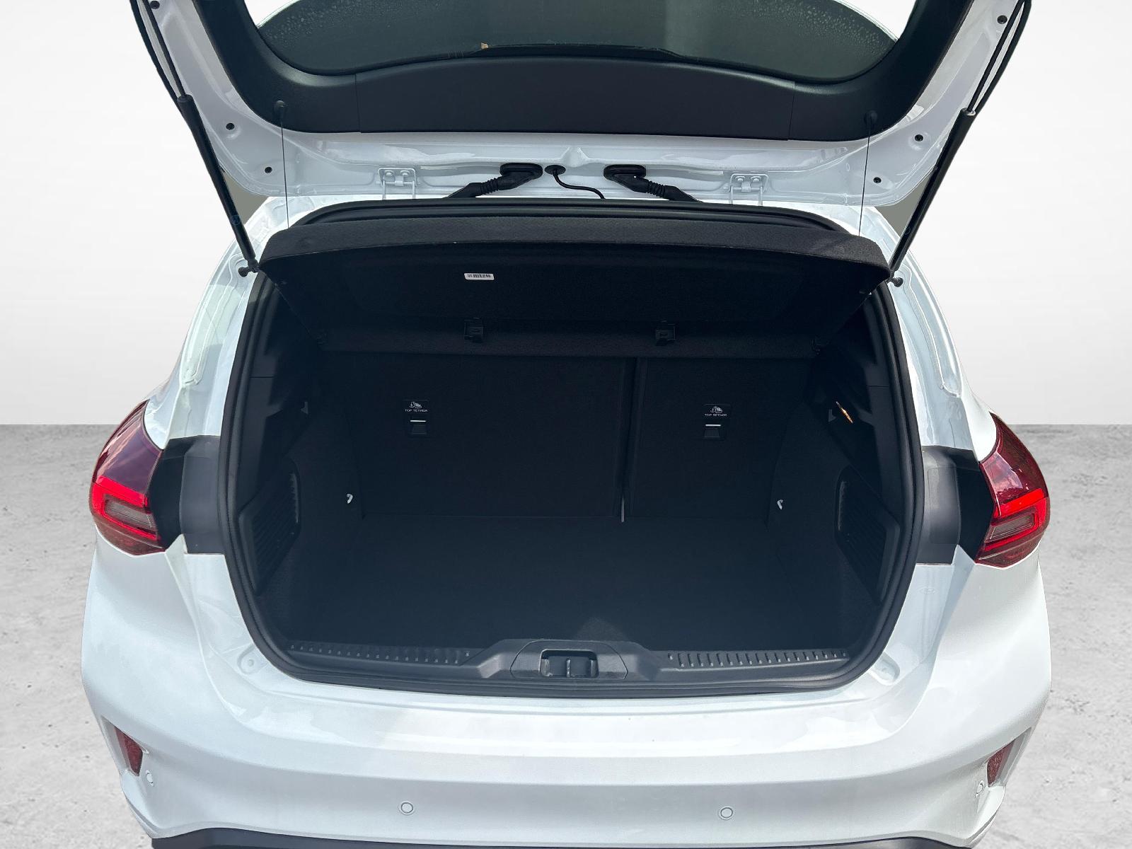 FORD Focus 1.0i EcoB Hybrid 155 ST-Line-image-12
