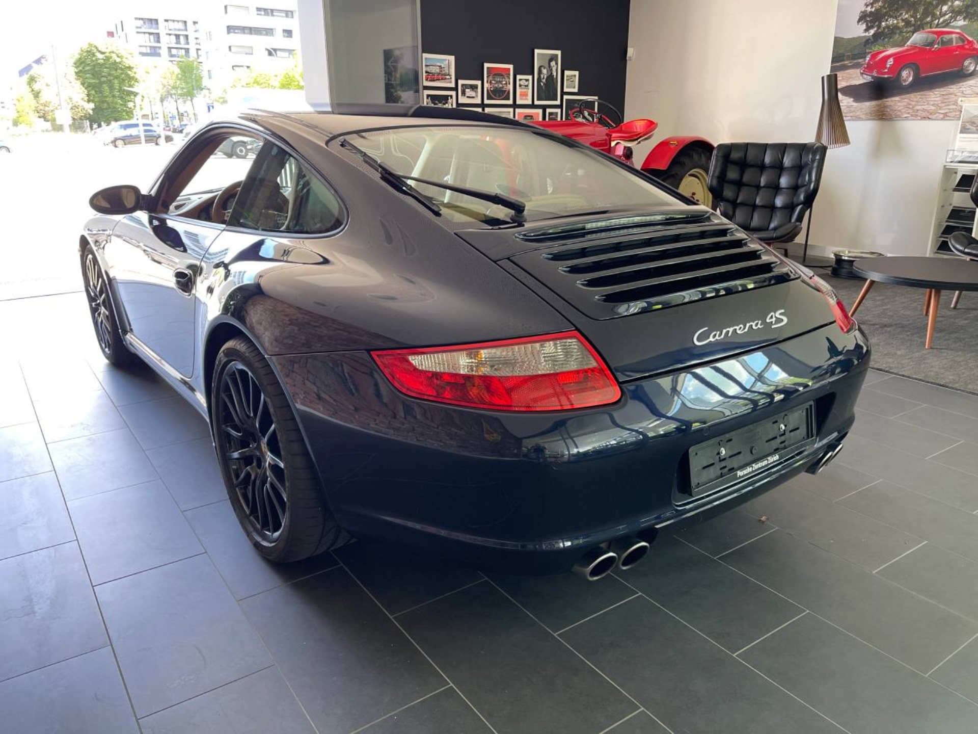 PORSCHE 911 Carrera 4S-image-6