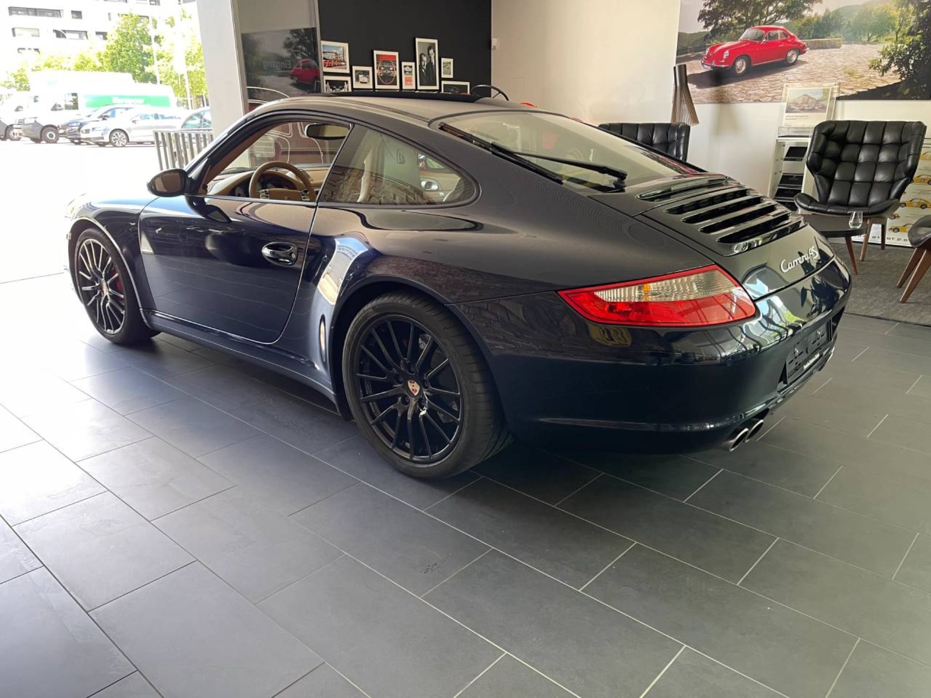 PORSCHE 911 Carrera 4S-image-7