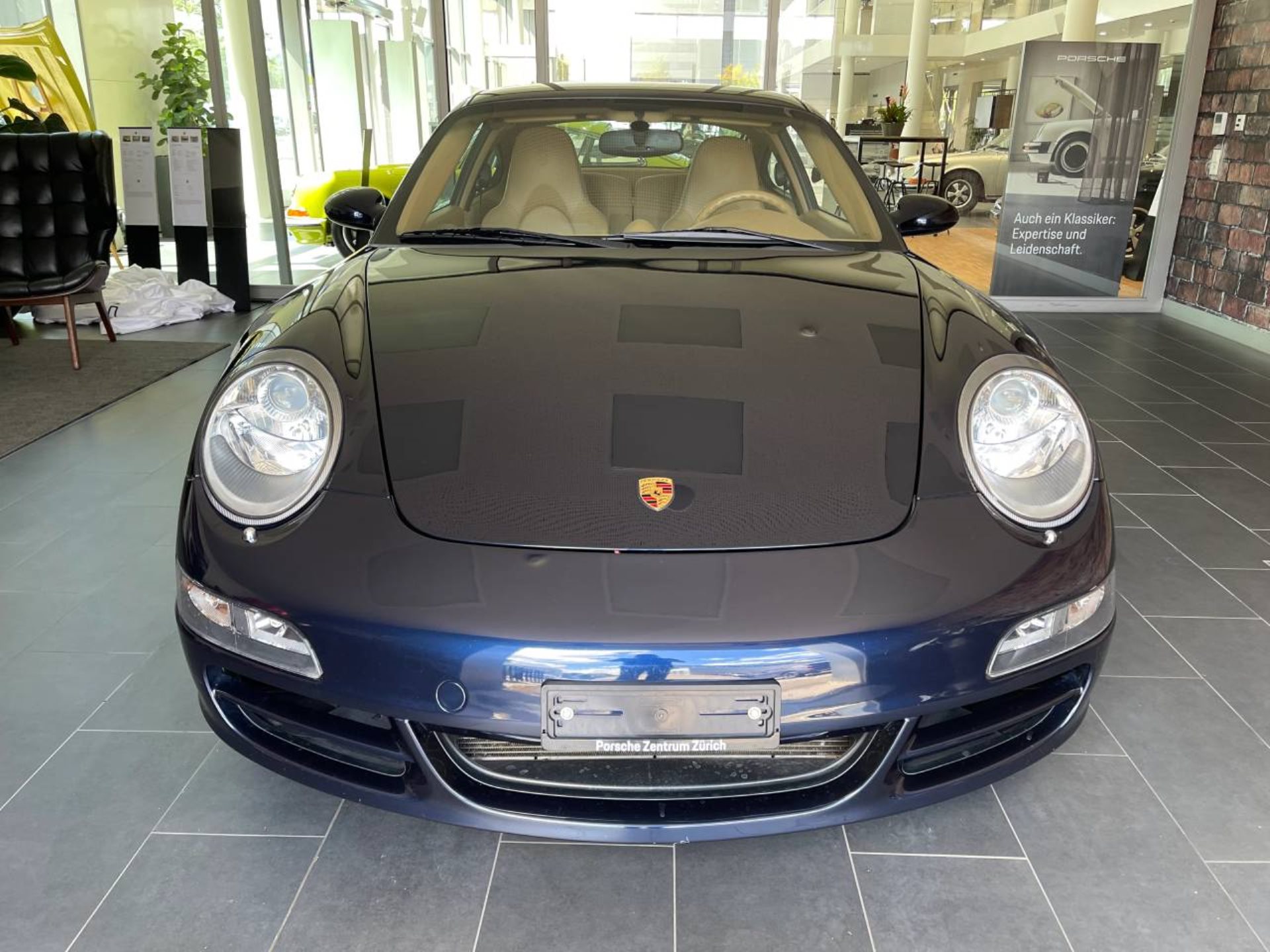 PORSCHE 911 Carrera 4S-image-8