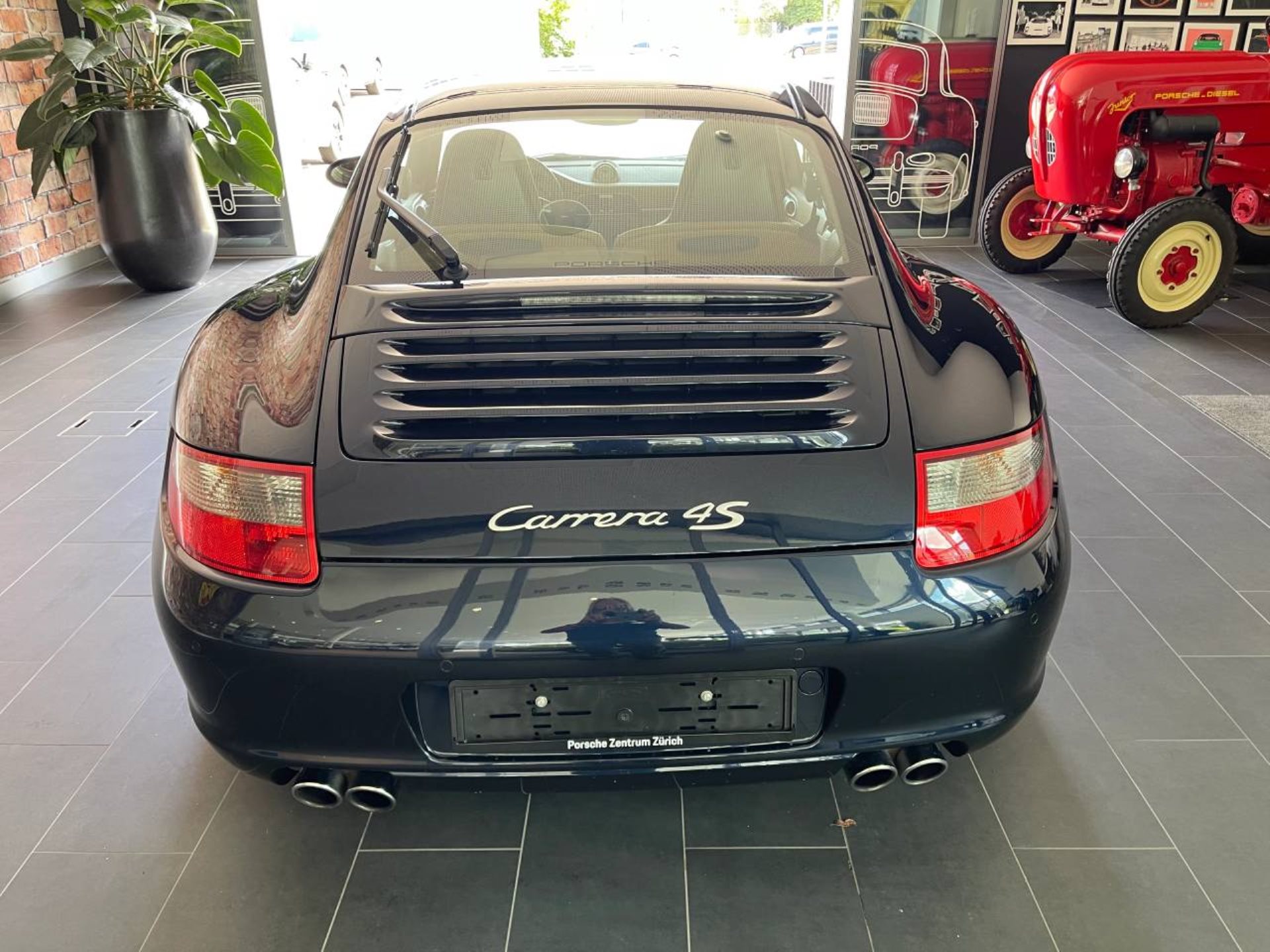 PORSCHE 911 Carrera 4S-image-5