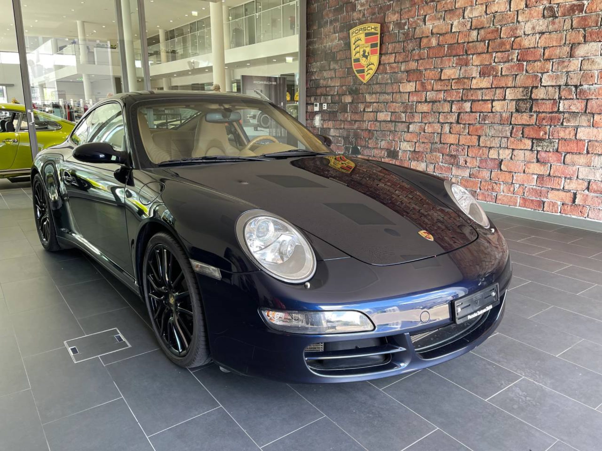 PORSCHE 911 Carrera 4S-image-14