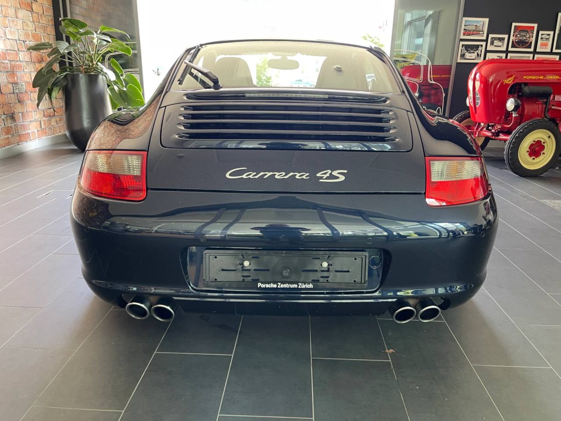 PORSCHE 911 Carrera 4S-showroom-element-2