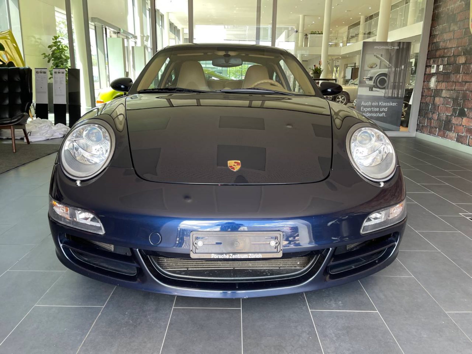 PORSCHE 911 Carrera 4S-image-13