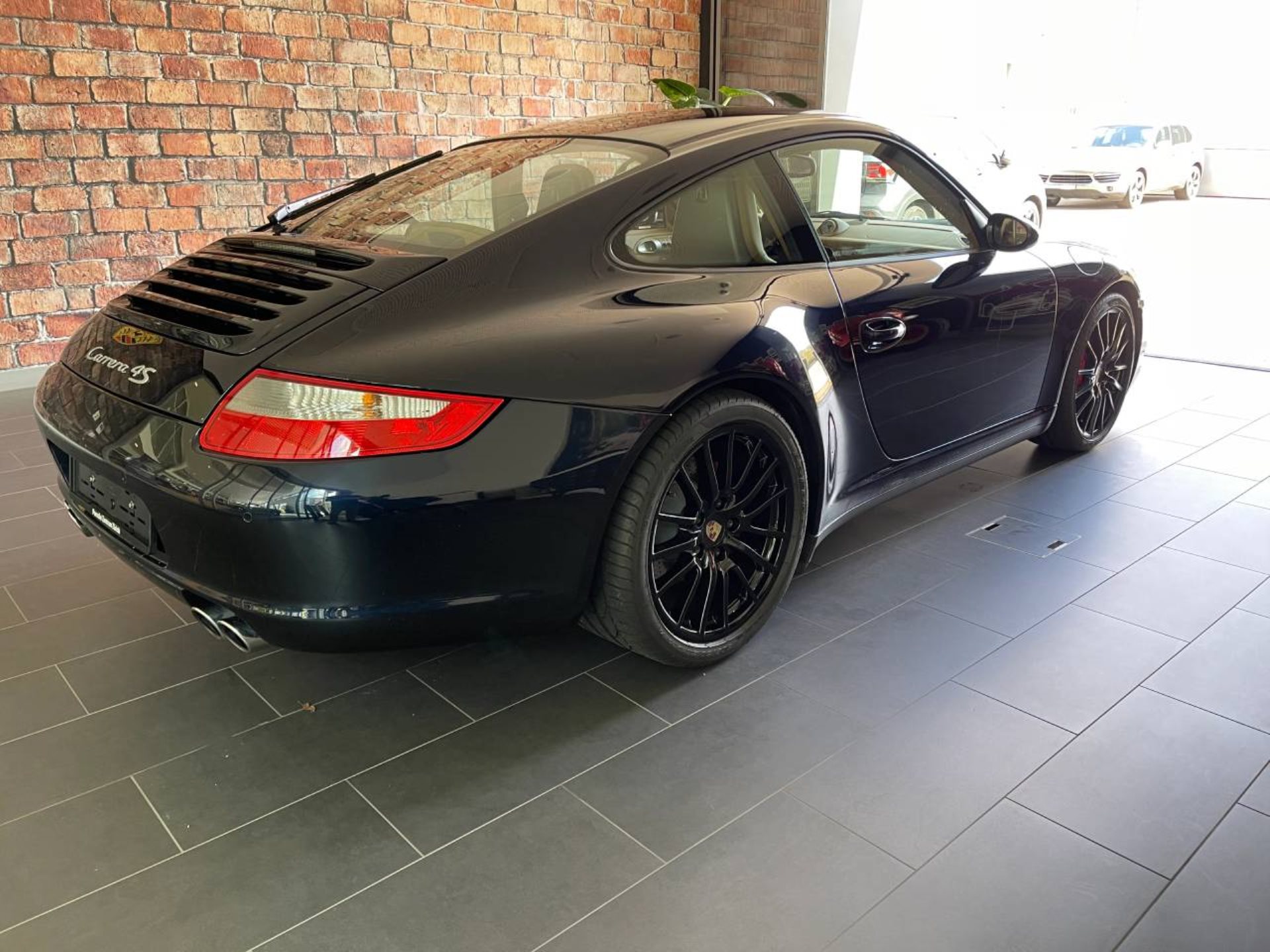 PORSCHE 911 Carrera 4S-image-10