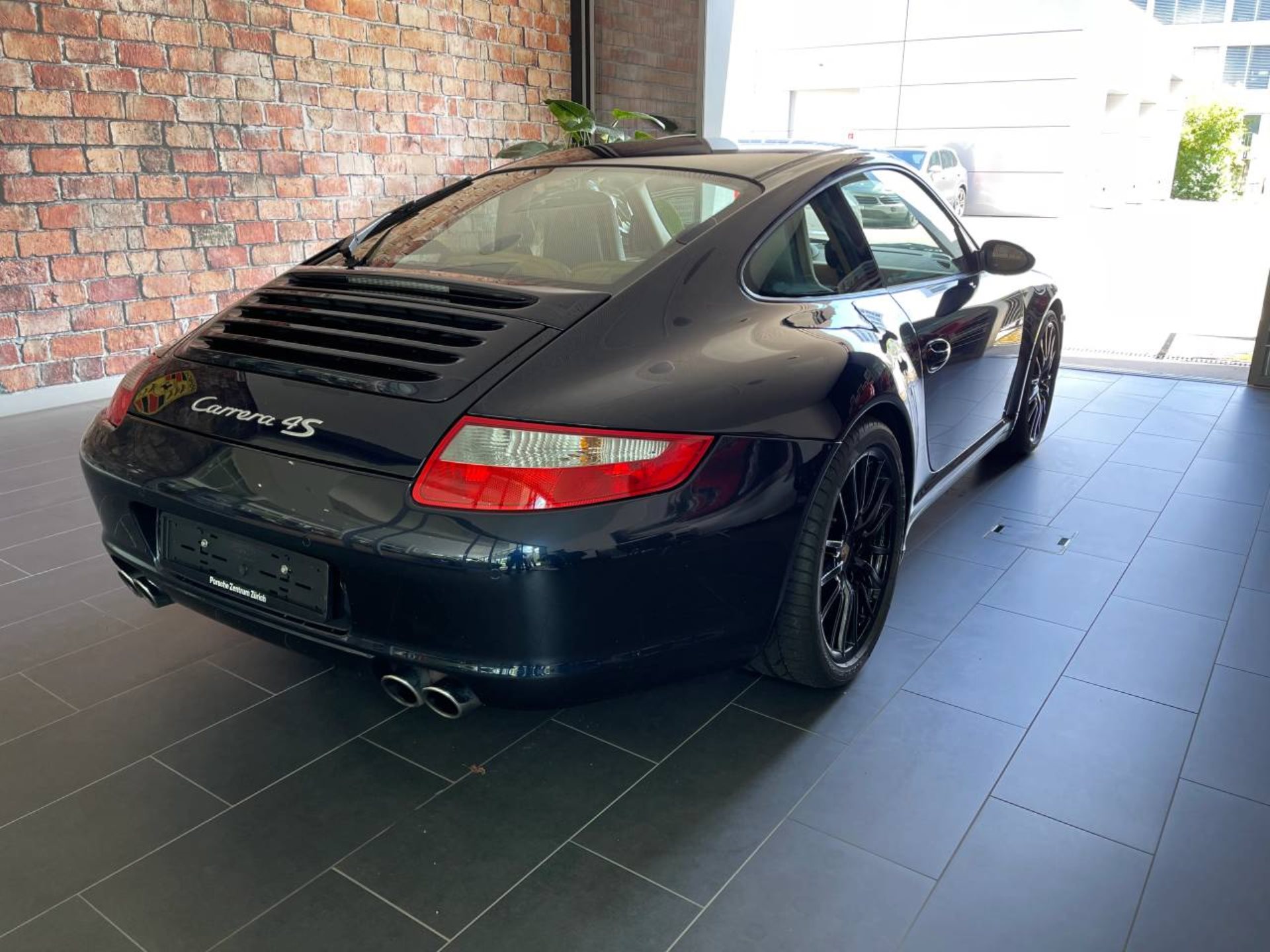 PORSCHE 911 Carrera 4S-showroom-element-1
