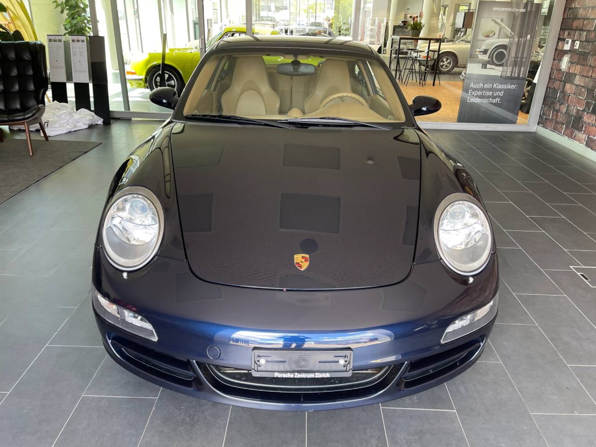 PORSCHE 911 Carrera 4S-image-9