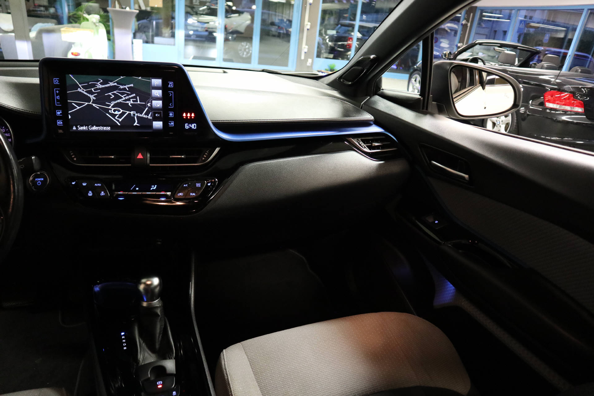TOYOTA C-HR 1.8 VVTi HSD Style-image-14