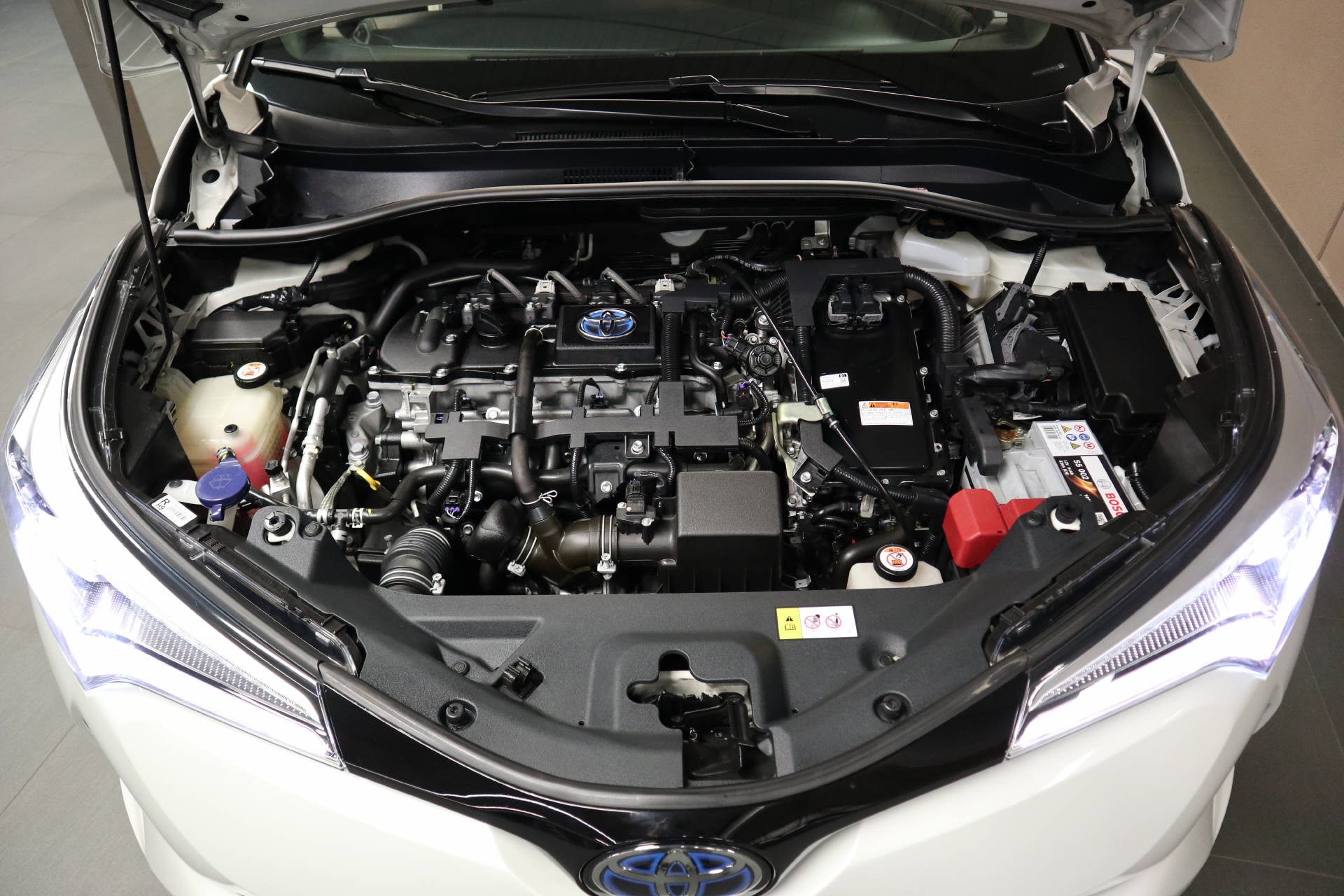 TOYOTA C-HR 1.8 VVTi HSD Style-image-15